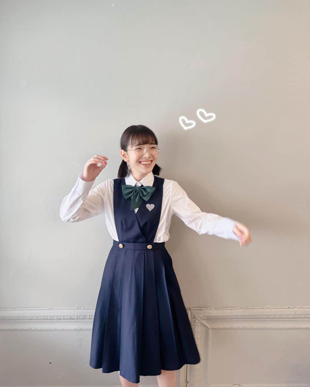 のインスタグラム：「☺︎  例の方とオフショット撮っていただきました👧🏻笑  This is #TAMIKOさん♡  #私立恵比寿中学  #エビ中  #生写真  #オフショット  #制服」