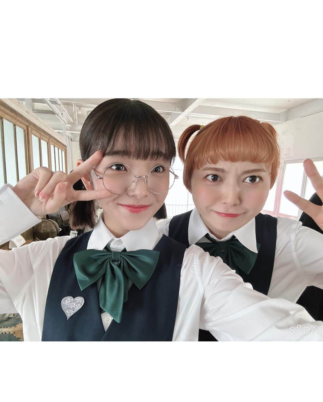 桜井えまさんのインスタグラム写真 - (桜井えまInstagram)「☺︎  例の方とオフショット撮っていただきました👧🏻笑  This is #TAMIKOさん♡  #私立恵比寿中学  #エビ中  #生写真  #オフショット  #制服」8月7日 19時27分 - emma_sakurai_official