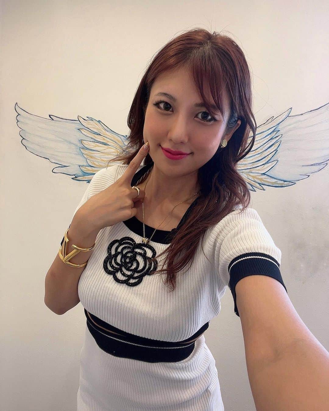 神谷麻美さんのインスタグラム写真 - (神谷麻美Instagram)「#とろり#天使のわらびもち の  #飲むわらびもち 抹茶味美味しすぎる🥰🥤💖👼🏻🇯🇵💖✨️ わらびもちが中に入ってて、口の中に入ると溶けるし、飲べば飲むほどトロトロになるよっ💖🥰💖✨️  #生わらびもち が 口の中で溶けるし、柔らかいし、大きく切ってあって、食べ応えあって、すごく美味しいよっっ🥰💖✨️  #純生クリームわらびもち も美味しすぎる🥰💖🍮✨️ プリンのようなわらびもちで、生わらびもちの上に生クリームがたっぷり乗ってて、美味しすぎる🥰💖👘🍵✨️ クリーム美味しいっ🥰💖✨️ 私はゴマクリームと抹茶クリーム🥰💖✨️  全部美味しすぎたっ🥰💖👼🏻🌈💖✨️   #天使の羽 💖👼🏻🪐👼🏻💖✨️  PR @tenshino_warabimochi_fujisawa  #藤沢スイーツ #江ノ島グルメ #藤沢駅 #湘南スイーツ #藤沢テイクアウト #tenshino_warabimochi_fujisawa #藤沢グルメ」8月7日 10時35分 - asamice428