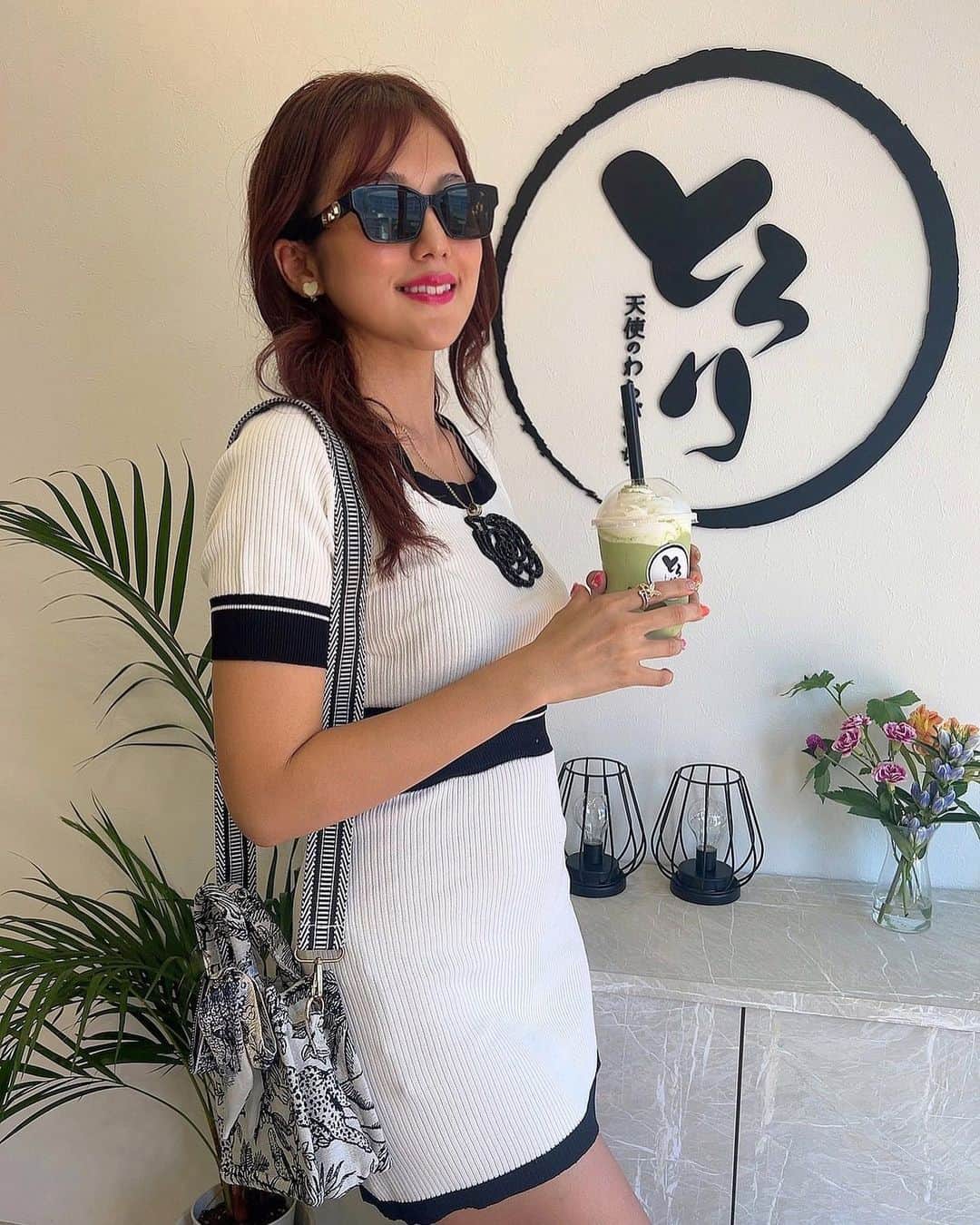神谷麻美さんのインスタグラム写真 - (神谷麻美Instagram)「#とろり#天使のわらびもち の  #飲むわらびもち 抹茶味美味しすぎる🥰🥤💖👼🏻🇯🇵💖✨️ わらびもちが中に入ってて、口の中に入ると溶けるし、飲べば飲むほどトロトロになるよっ💖🥰💖✨️  #生わらびもち が 口の中で溶けるし、柔らかいし、大きく切ってあって、食べ応えあって、すごく美味しいよっっ🥰💖✨️  #純生クリームわらびもち も美味しすぎる🥰💖🍮✨️ プリンのようなわらびもちで、生わらびもちの上に生クリームがたっぷり乗ってて、美味しすぎる🥰💖👘🍵✨️ クリーム美味しいっ🥰💖✨️ 私はゴマクリームと抹茶クリーム🥰💖✨️  全部美味しすぎたっ🥰💖👼🏻🌈💖✨️   #天使の羽 💖👼🏻🪐👼🏻💖✨️  PR @tenshino_warabimochi_fujisawa  #藤沢スイーツ #江ノ島グルメ #藤沢駅 #湘南スイーツ #藤沢テイクアウト #tenshino_warabimochi_fujisawa #藤沢グルメ」8月7日 10時35分 - asamice428