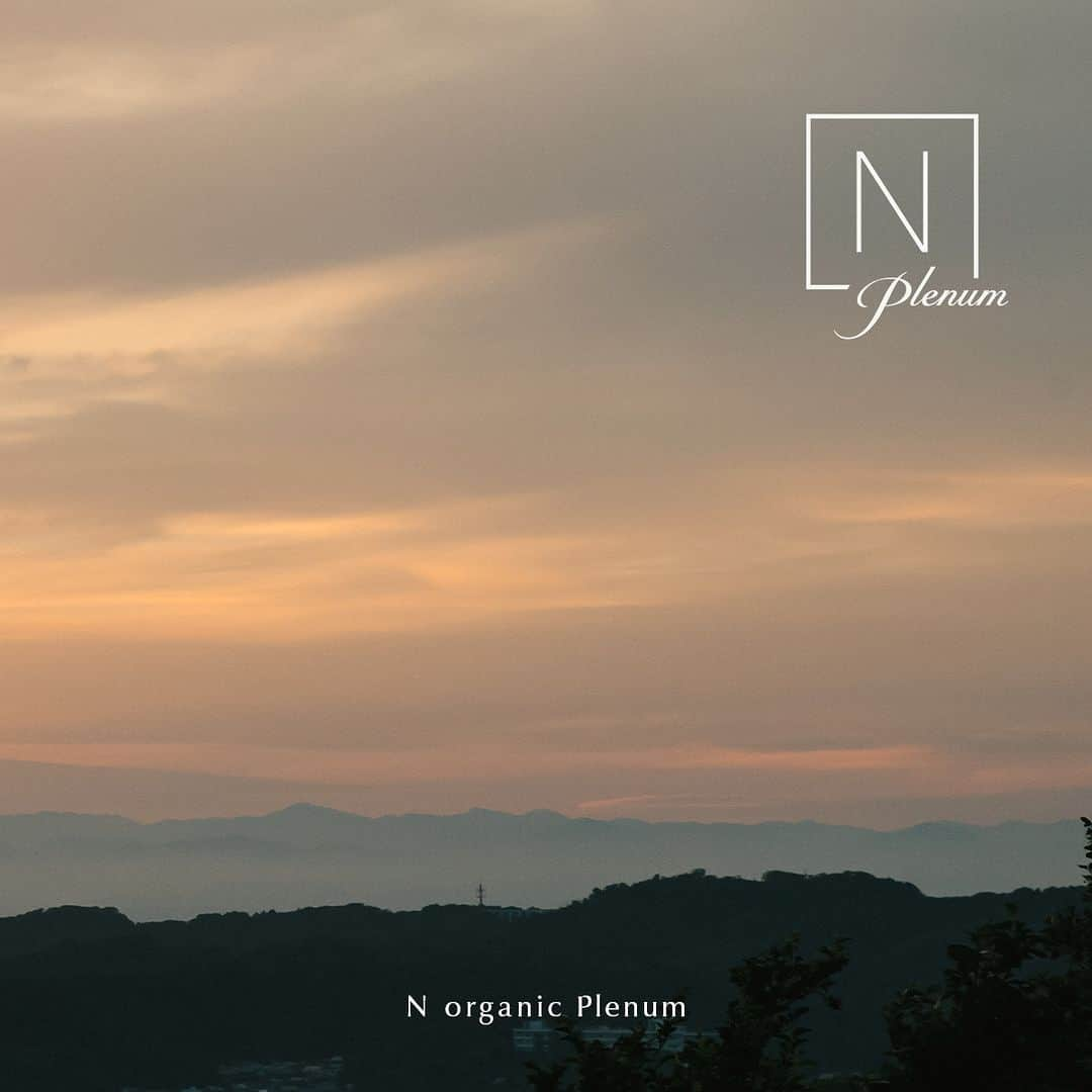 N organic (エヌオーガニック) さんのインスタグラム写真 - (N organic (エヌオーガニック) Instagram)「N organic 史上最高峰(*1)シリーズ、「N organic Plenum（プレナム）」の情報解禁まであと少し🌿 N organic Plenumは、年を重ねる度に増えていく【大人の五大悩み】にアプローチし、内からみなぎるハリ肌へ導きます。  嬉しいことに、すでに8,500件以上の期待の声をお寄せいただいております。 ぜひ、楽しみにお待ちください。  *1 N organic スキンケアシリーズ成分数比較 #Norganic #Nオーガニック #Norganicplenum #プレナム #最高峰シリーズ」8月7日 11時00分 - norganic_official