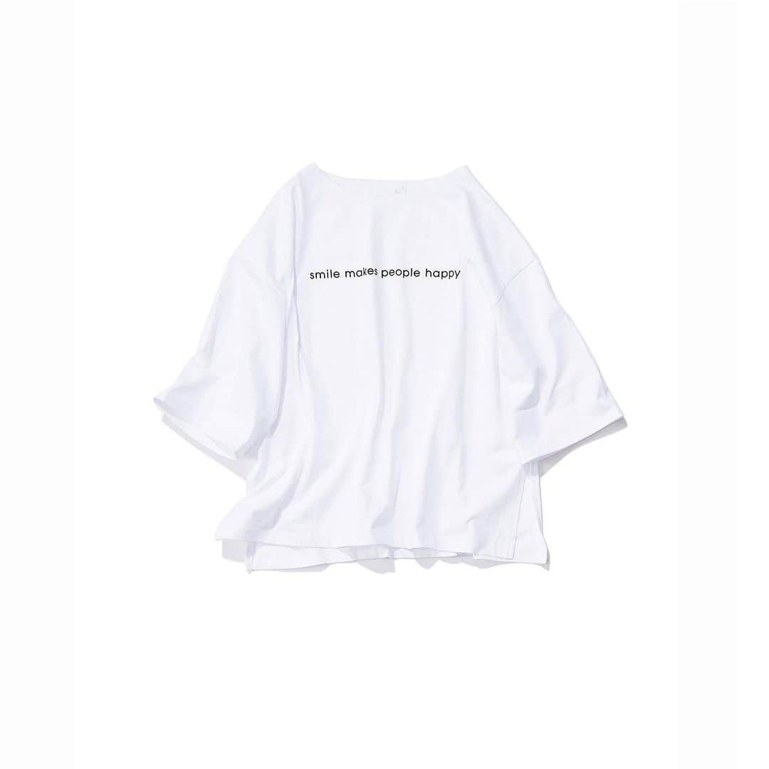 K.KSHOP_officialさんのインスタグラム写真 - (K.KSHOP_officialInstagram)「・ New♦️Arrival・ ・ ◆ Flowフロー / シンプルロゴTシャツ（WHITE) ・ コットン100％素材ならではの着心地の良さが魅力なロゴTシャツ。 ゆるッとした身ごろとドロップショルダーの長めの袖丈、そして、広めの袖口のデザインが絶妙なバランスのフォルムで、一枚でも着こなしが決まるアイテム。 裾口には深めのスリットが入っているので、ボトムを選ばす合わせやすいのもポイントに。 シンプルなフロントのロゴもさり気ないアクセントになり、ラフなカジュアルスタイルが楽しめる一枚です。 ・ #kkcloset #kkshop #菊池京子 #kyokokikuch #coordinate #code #ootd #outfit #kotd #カジュアル #style #fashion #ファッション #happy #春夏　#summer #tシャツ #ロゴt #relax」8月7日 11時13分 - k.kshop_official