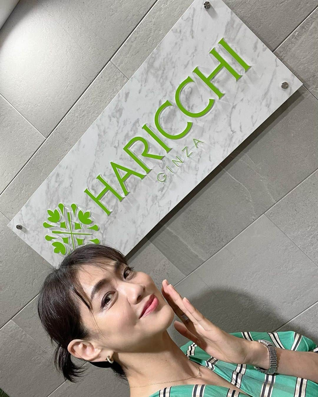 前田典子さんのインスタグラム写真 - (前田典子Instagram)「この前の #焼き肉 🥩 #とよた真帆ちゃん @maho_toyota  #奥菜恵ちゃん @megumi_okina  #山根千佳 ちゃん　 @yamane_chika  と #韓の台所　へ 色んな部位が出るコース　🐃🥩 #美味しかった😆💕 夏バテしないように スタミナつけよう💪って 盛り盛り食べてきましたよ ビールは1杯だけ🍺あとは #コーン茶🌽 を飲んで なぜなら 焼肉の前に #ハリッチ　へ @omotesando_haricchi  #メンテナンス行ってきました　✨ 鍼の後は吸収がいいのでアルコールは控えめです🍺 本当は飲まない方がいいんだけど…😅  この日は美容鍼と身体の ハーフ＆ハーフコース👍 鍼クリーム3倍スペシャルキャンペーン中で✨ たっぷり塗ってしっかり上げてもらいました😆⤴︎ お陰様で 50肩もだいぶ楽になりました❣️ガチガチだった肩甲骨周りが動くように👍 あともう少し🙌  #夏バテ予防#スタミナ #メンテナンス#美容鍼 #50肩#焼肉#マエノリグルメ」8月7日 11時42分 - maenorichang