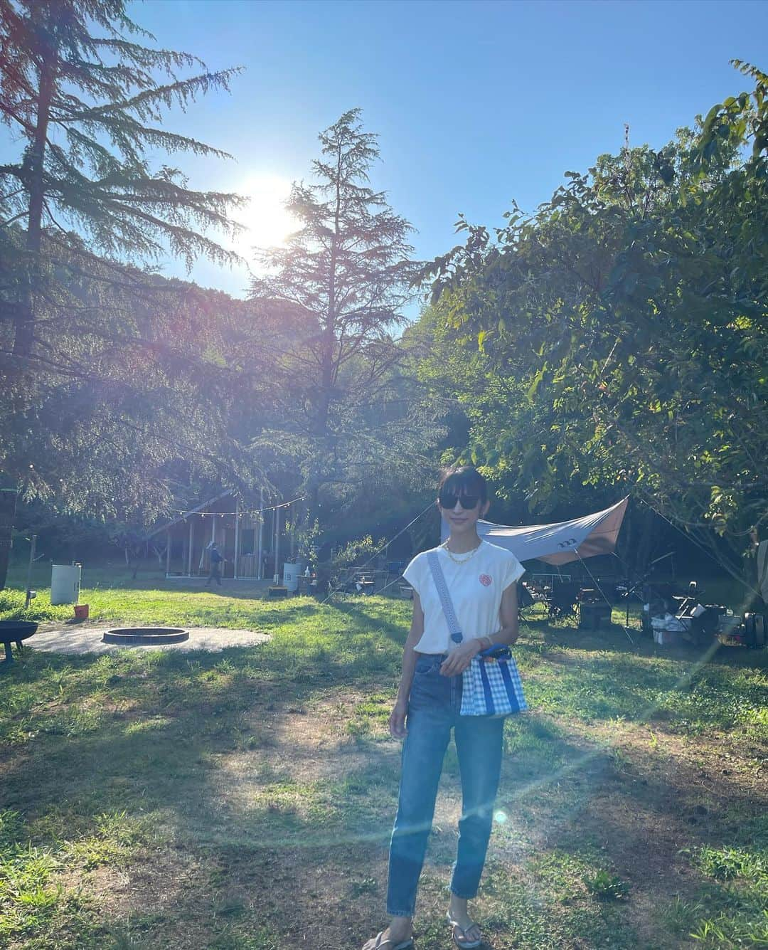 木本泉さんのインスタグラム写真 - (木本泉Instagram)「- キャンプ⛺️  何もない野原に皆んながそれぞれのテントを組み立ててキャンプ場完成👏  すごい！  思ったよりも暑くないし、虫にも刺されず快適に過ごせました✌️  バーベキュー🍖して、流しそうめんして、花火して、満喫🍃  子供達はそれぞれ走り回って自由に動けて楽しそうでした！  1歳児も楽しんでた👶 大人にとっても、子供にとっても楽しい場所🍉  皆んな、ありがとう🙏🙏🙏  #キャンプ#キャンプ場#バーベキュー#流しそうめん#夏#夏遊び」8月7日 11時45分 - izumikimoto