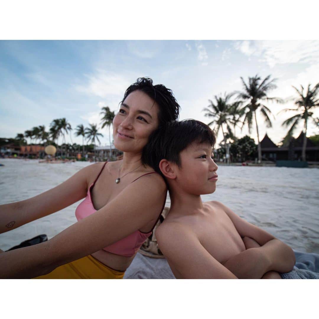 桃生亜希子さんのインスタグラム写真 - (桃生亜希子Instagram)「山から海へ。✨❤️‍🔥  #kopangan #thailand」8月7日 11時47分 - pinokosugar