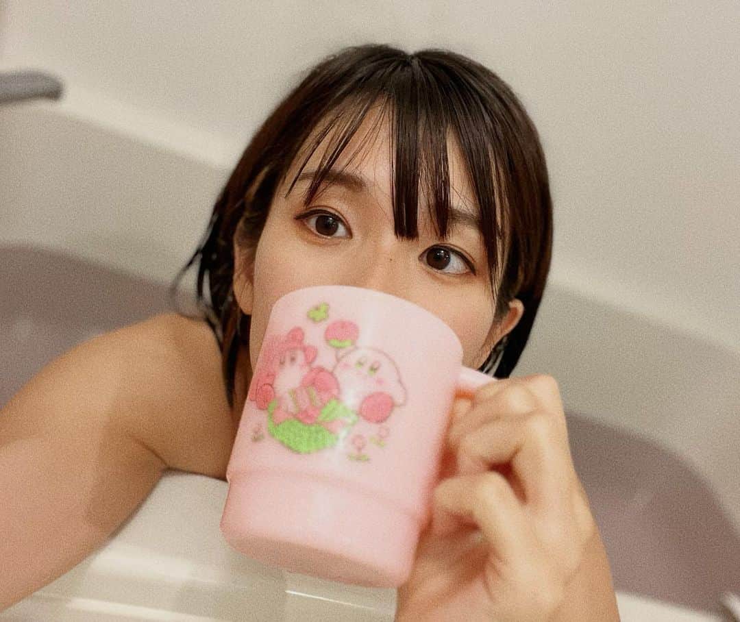 のインスタグラム：「. . . お風呂🛀で冷たいカフェオレ飲むのが日課  入浴剤も入れてゆったり〜  みんなの日課はなに❓  #bathroom #bathtime  #bathroomstyle #bathrooms #japanesegirl  #お風呂タイム #お風呂女子  #お風呂cafe 🛁☕️」