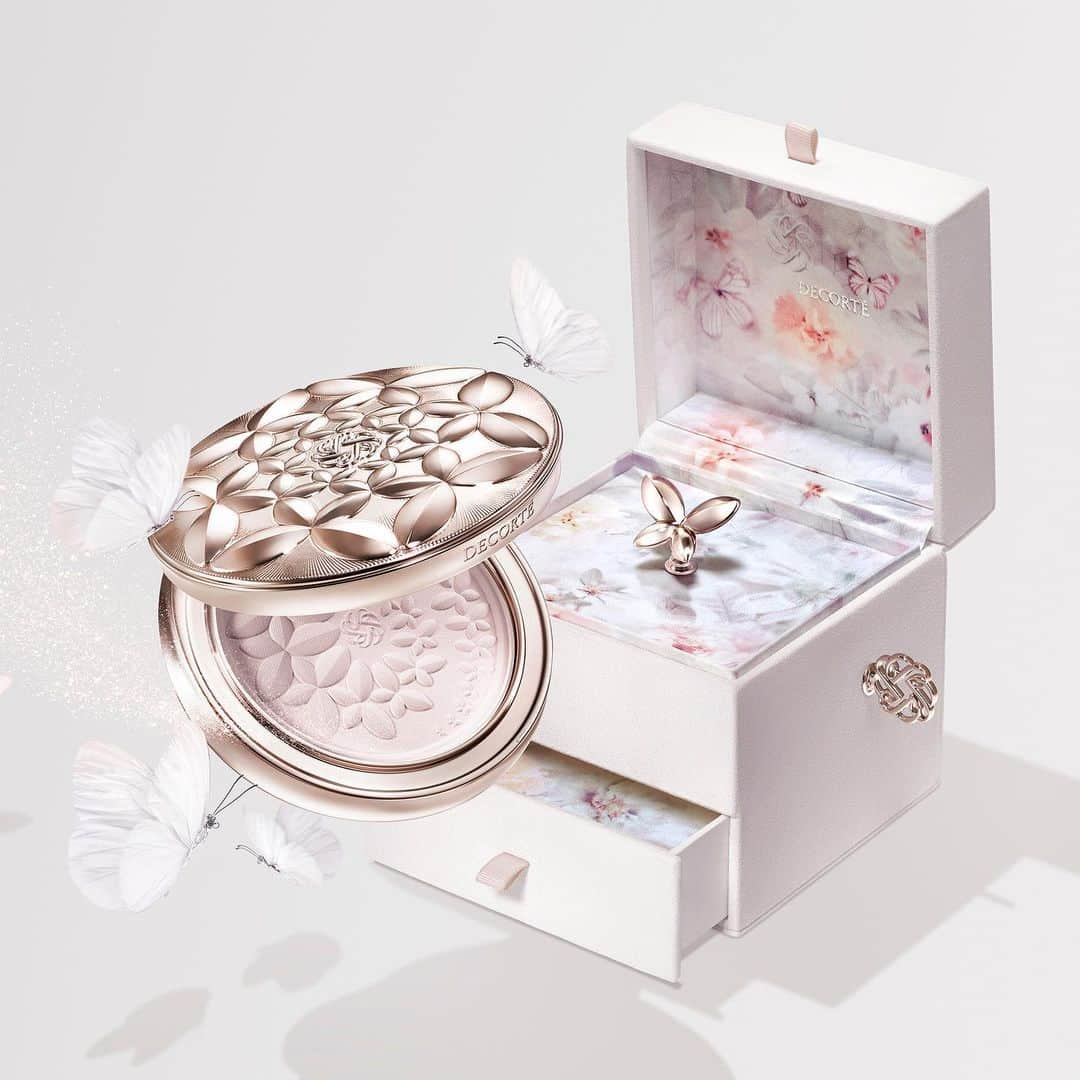 DECORTÉさんのインスタグラム写真 - (DECORTÉInstagram)「Radiating timeless charm Marcel Wanders Collection DECORTÉ face powder XIII will be back this year.   Celebrating its13th, the collection is inspired by "The Secret Garden" and comes with a music box.  時を超え、永遠の魅力を放ち続ける「マルセル ワンダース コレクション コスメデコルテ フェイスパウダー XIII」が今年も登場します。  13年目となる今年は、秘密の庭園をイメージしたコレクション。 オルゴールボックスとともにお届けします。  12月1日　数量限定発売 マルセル ワンダース コレクション コスメデコルテ フェイスパウダー XIII ※数に限りがございますので、品切れの際はご容赦ください。  #コスメデコルテ #decorte #マルセルワンダースコレクション #マルセルワンダースコレクションフェイスパウダー #マルセルワンダース #フェイスパウダー #Marcelwanderscollection #限定パウダー #限定コスメ2023 #ご褒美コスメ #ベースメイク」8月7日 12時03分 - decorte_official