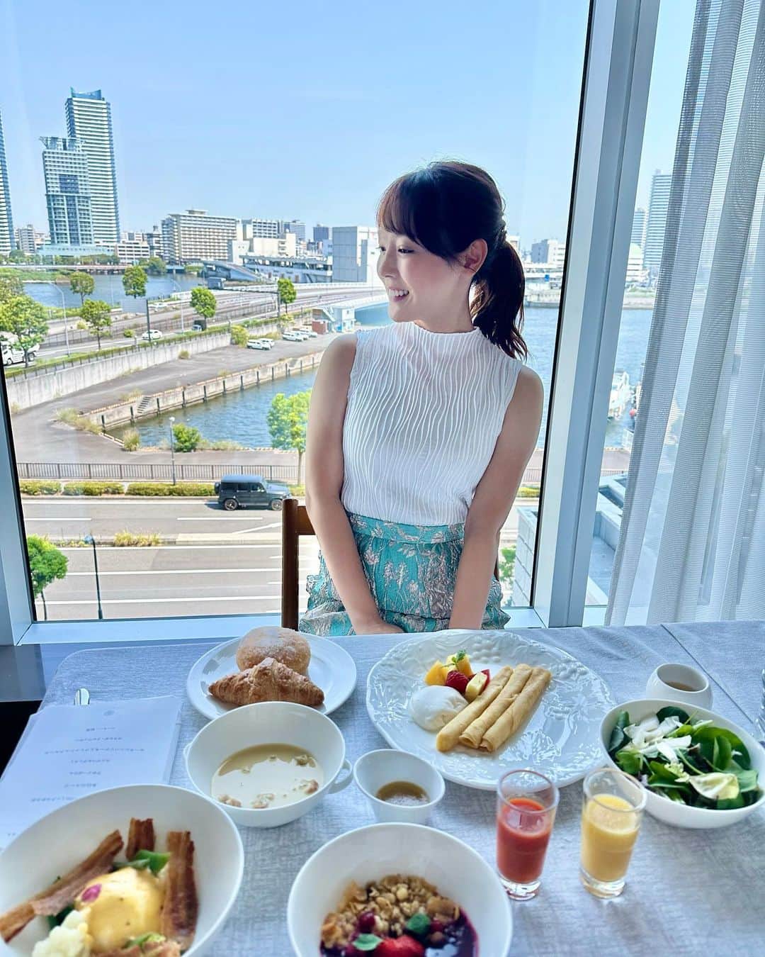 森千晴さんのインスタグラム写真 - (森千晴Instagram)「家族三代でハワイアンモーニング🌺細巻きクレープ美味しかった〜！！🤍🐚」8月7日 12時08分 - mori.chiharu