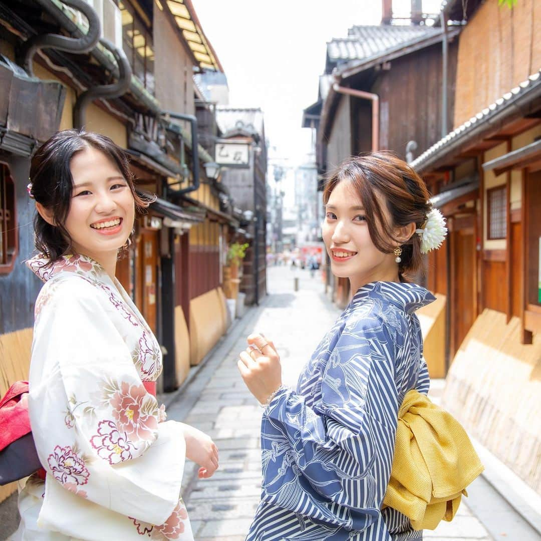 京都ヘアセット&着付け専門サロン夢館(ゆめやかた) さんのインスタグラム写真 - (京都ヘアセット&着付け専門サロン夢館(ゆめやかた) Instagram)「こんにちは、夢館です☀️  8/8(火)はびわ湖大花火大会が開催されます！ 夢館で来店時間を17時まで延長しております♪  翌日返却や宅配返却もできますので、一日中楽しめますよ  ご予約お待ちしております🫶  #着物レンタル夢館 #京都着物レンタル夢館 #夢館 #京都着物レンタル #京都浴衣レンタル #びわ湖大花火大会 #花火大会 #関西花火大会 #祭り #ヘアセット  #京都セットサロン #京都さんぽ #京都観光 #京都旅行」8月7日 12時15分 - yumeyakatabeauty