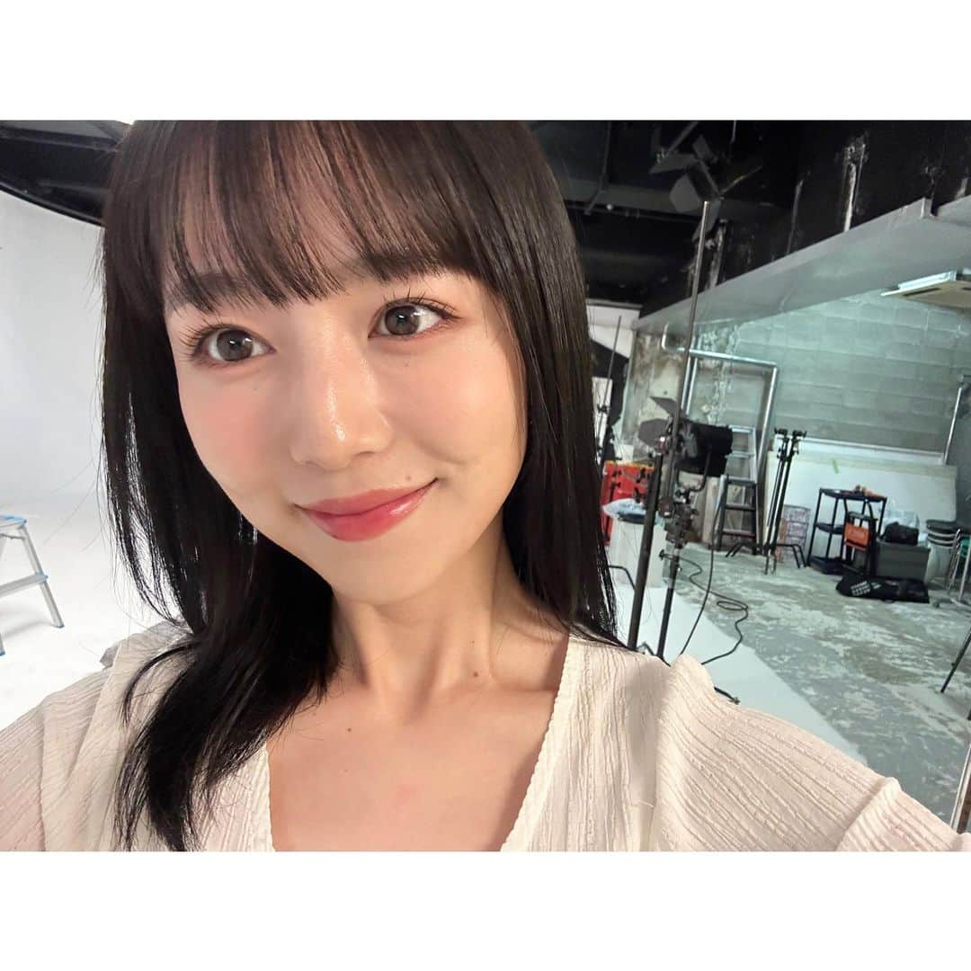 神野友亜のインスタグラム：「皆さま、こんにちは。  2023.8.7 2nd Digital Single「その結婚、正気ですか？」 本日リリースとなりました。  そして！OP主題歌を歌わせていただく、TOKYO MXドラマ「その結婚、正気ですか？」も今夜10時からスタートです…💎(TVerでもご覧いただけます)  初めてのドラマOP主題歌ということもあり、ドラマの世界観を大切にしたかったので、原作のタイトルをそのまま楽曲にも使用させていただきました。 「その結婚、正気ですか？」というフレーズは、ただ問いではなく、大好きだからこその、深い訴えのように感じます。 "結婚"というものを、経験したことはありませんが、私の中で"恋から愛へ"というイメージが浮かんだので、恋と愛の違いをテーマに、楽曲を制作しました。  たくさんの方の心に届きますように。 皆さま、よろしくお願いいたします❕」