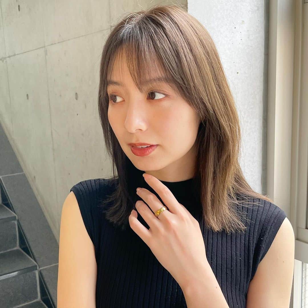 上遠野裕樹のインスタグラム：「ナチュラルヘア ✨オーダーのご参考に！ . 理想な髪型になるようにデザインさせていただきます！ . . ☑︎毎日なんかキマらない ☑︎かわいい髪型にしたい ☑︎艶が欲しい ☑︎キレイに伸ばしたい ☑︎前のカットで失敗された . 1つでも当てはまる方はご相談ください！ ． 自信をもってキレイにサラサラにします。 . ご予約はプロフィールURLからホットペッパー、またはインスタに直接DMでお受けしてます。 . 誰もが持つ髪のお悩み。一緒に解決していけたらと思います。全力でキレイにさせていただきます。 . Agnos青山  03-5469-3344 東京都南青山5-11-10南青山511ビル3F ----------------------------  #ミディアム #ミディアムスタイル #大人ミディアム #大人ヘア #ミディアムヘア #ミディアムヘアカタログ #ワンカール  #レイヤー #似合わせカット #似合わせ #顔まわりカット  #ひし形シルエット #大人かわいい  #小顔カット #ヘアカタログ #モテ髪」