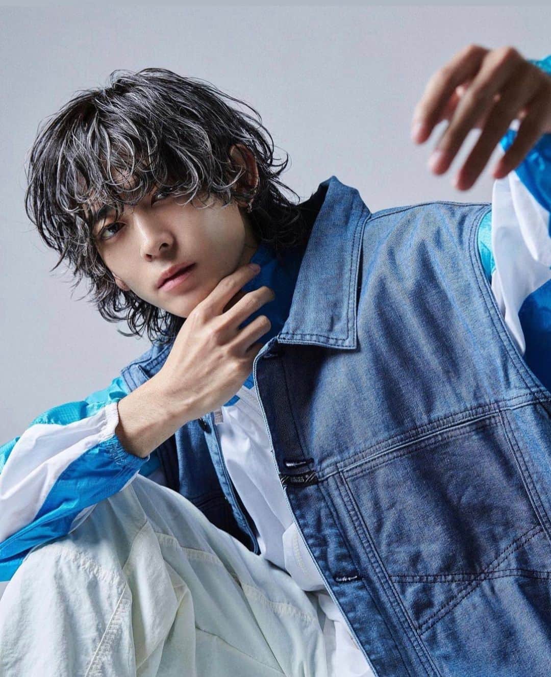 のインスタグラム：「FIOLE @fiole_official ×GOALD @goald_official タイアップ企画のモデルをやってきた。  美容師になってから、撮られる事から離れてた気もするけどやっぱ楽しいなー！」