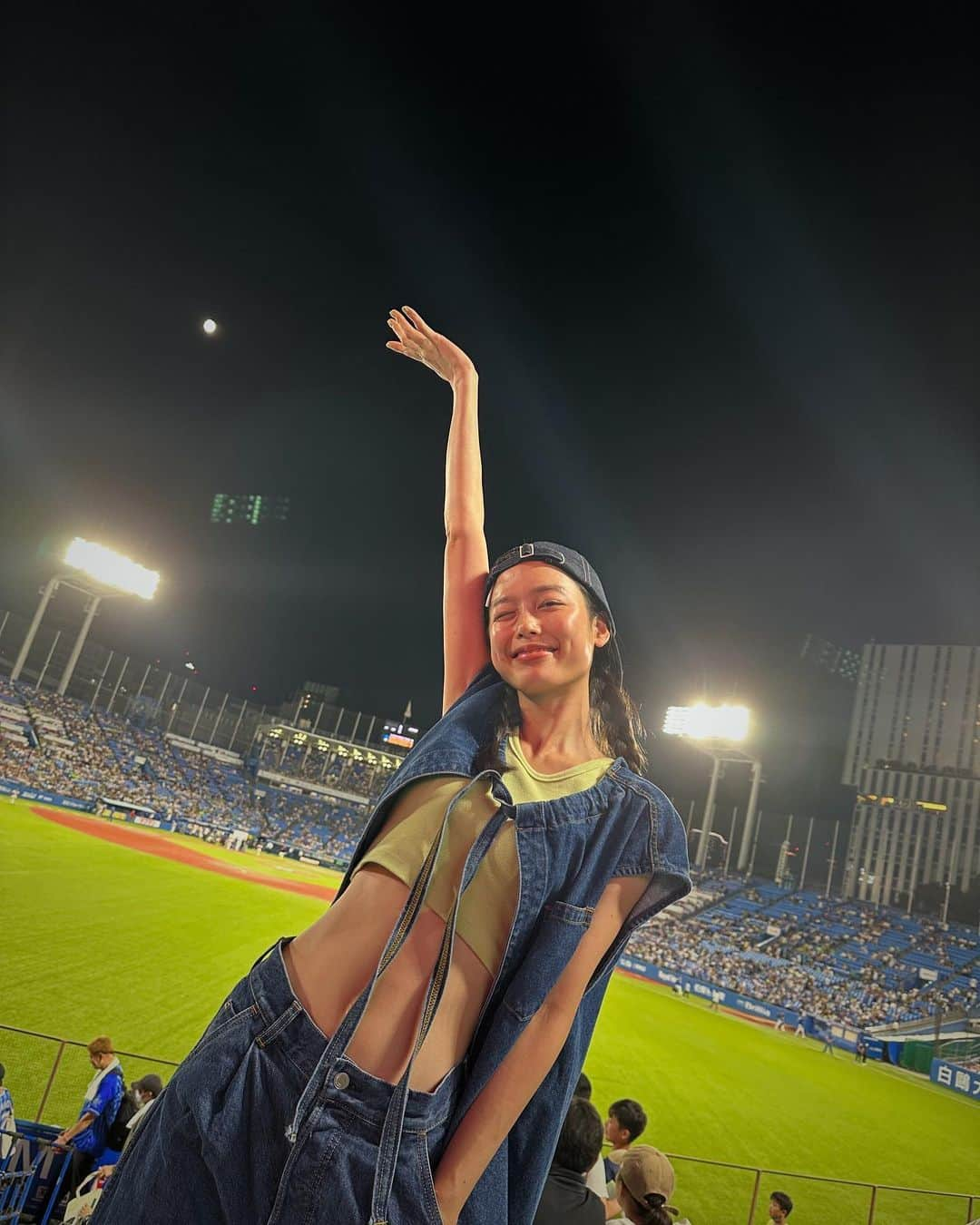 吉倉あおいのインスタグラム：「夏といえば！神宮球場で野球観戦！ 今年は声出しも解禁だし心躍る熱気🔥  ナイスゲームでノリノリで帰宅でございました💃  #summer#野球観戦#神宮球場」