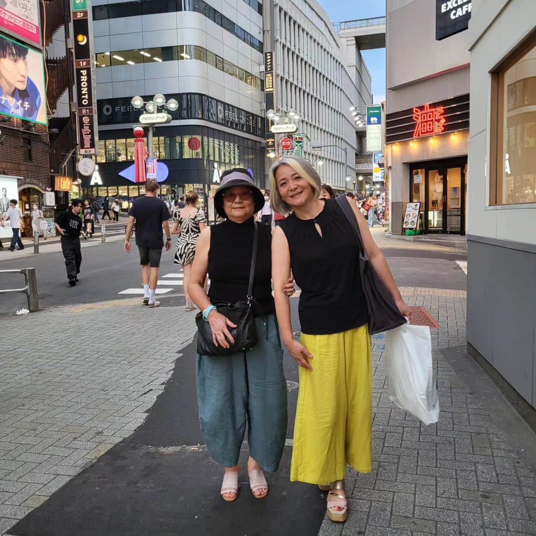小椋ケンイチ(おぐねー)さんのインスタグラム写真 - (小椋ケンイチ(おぐねー)Instagram)「お母さんの80才のお誕生日を妹と東京でお祝い🎁🎂✨ 海無し県の長野県の人にとっては一番お寿司が贅沢な食事だから 麻布十番の@kuroshari_azabu さんでお祝い‼️ 来年もお祝い出来ますように🤲✨」8月7日 12時58分 - kenichi_ogura