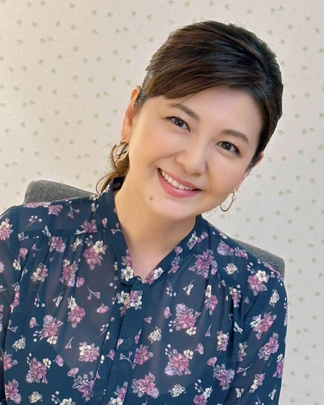 南野陽子のインスタグラム：「も~毎日暑すぎっ❗️ 夏のおバカさん‼️ 　　　　　　　　スタッフ🕊️より  📺日本テレビ『行列のできる相談所』 8月13日(日)21:00〜21:54  📺MBS/TBS『日曜日の初耳学』 8月13日(日)22:15〜23:09 　　　　　　　 📖会報誌『霧島生まれの天然水・のむシリカ8月号』カバー出演  📖『家庭画報9月号』8月1日(火)発売  💿『南野陽子SUPER HIT』主要高速道路サービスエリアにて販売中 ¥2,096(税込)  📻 文化放送『須田慎一郎 南野陽子の 誰にもわかる"経済学"』 毎週土曜日 17:30～ 17:45  🎞️ 映画 『ネメシス 黄金螺旋の謎』 豪華版 通常版Blu-ray & DVD 円盤化 特典 9月6日(水)発売予定  📖集英社　南野陽子写真集『FLOWERS Another edition』週プレグラジャパン！ほか主要電子書店にて販売中  #8月 #行列のできる相談所 #日曜日の初耳学 #のむシリカ #家庭画報 #南野陽子SUPER HIT #集英社 #FLOWERS Another edition #ラジオ #映画 #ネメシス黄金螺旋の謎 #nanno #南野陽子」