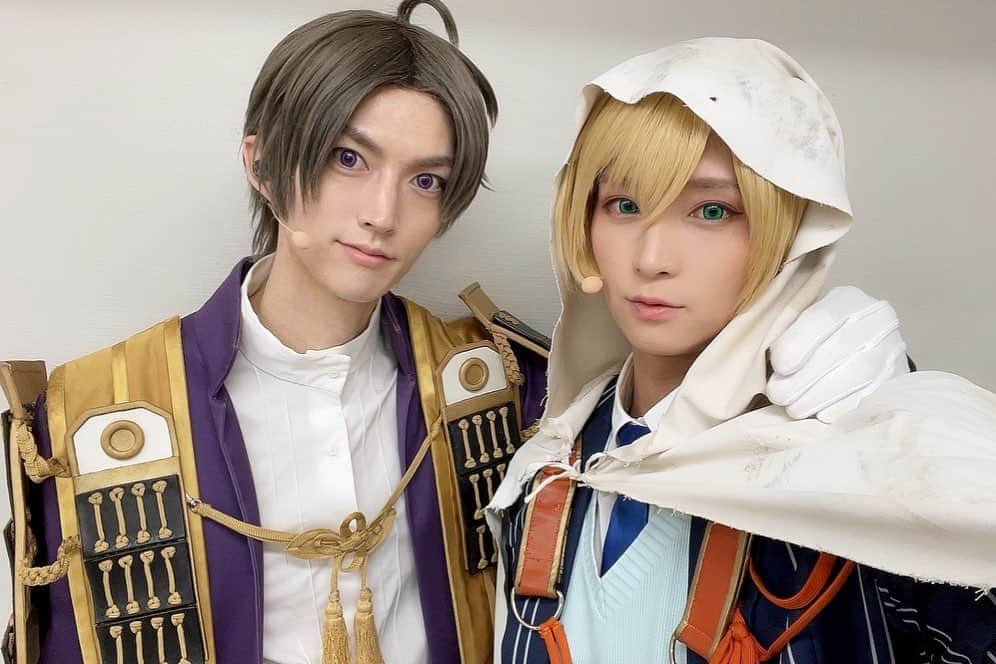 荒牧慶彦さんのインスタグラム写真 - (荒牧慶彦Instagram)「舞台『刀剣乱舞』七周年感謝祭　-夢語刀宴會- 全五公演が終了しました。 ご来場くださった方々、配信やライブビューイングを観てくださった皆さん ありがとうございました。  文字通り夢のような時間で本当に楽しく過ごすことが出来ました。  そして千秋楽には新たな刀剣男士の出陣が決まったり 単独行のビジュアルが解禁されたりと情報が盛り盛りでしたね。  次は山姥切国広単独行。 きっと大変な出陣になるから心の準備をしておきます。  頑張る。  感謝祭の想い出をたくさん載せときますね✨  #刀剣乱舞 #刀ステ #山姥切国広 #始まりの五振り #刀剣男士」8月7日 12時57分 - aramaki.yoshi