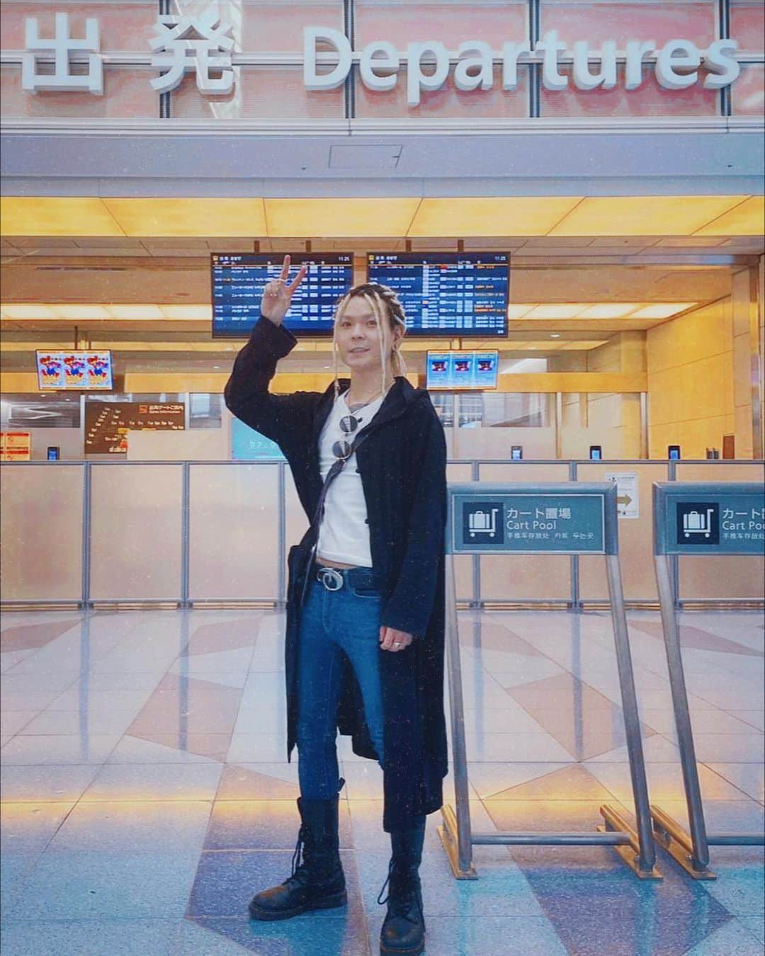 Tatsuya Amanoのインスタグラム：「Leaving Japan for TK’s asia tour✈️ ⁡ TKさんのアジアツアーへ行ってきまーす🔥 ⁡ TK from Ling tosite sigure [Tour 2023 The Second Chapter in Asia]」