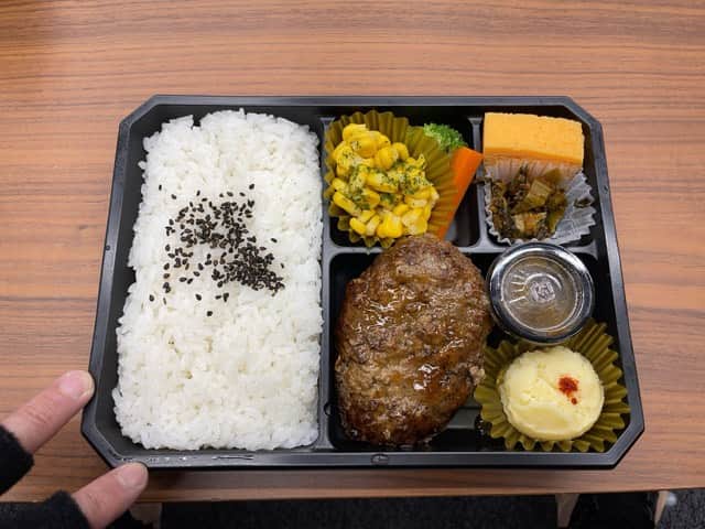 山崎勝之さんのインスタグラム写真 - (山崎勝之Instagram)「ハンバーーーグ！  ごちそうさまです。 タンパク質ありがとうございます。 炭水化物もしっかり頂きました。 本日は午後から撮影。 ご飯を食べてからのスタート！  頑張るぞー！  #モーションキャプチャー #モーションアクター #動優」8月7日 13時06分 - chan_yama