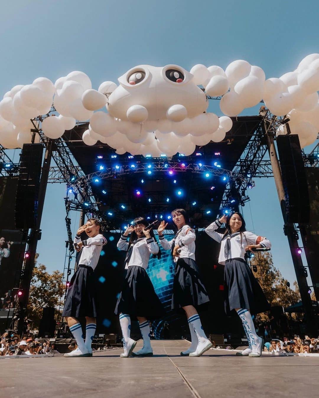 新しい学校のリーダーズのインスタグラム：「AG! GO! 🔥 #HITCLA   📷 @lindseyblane」