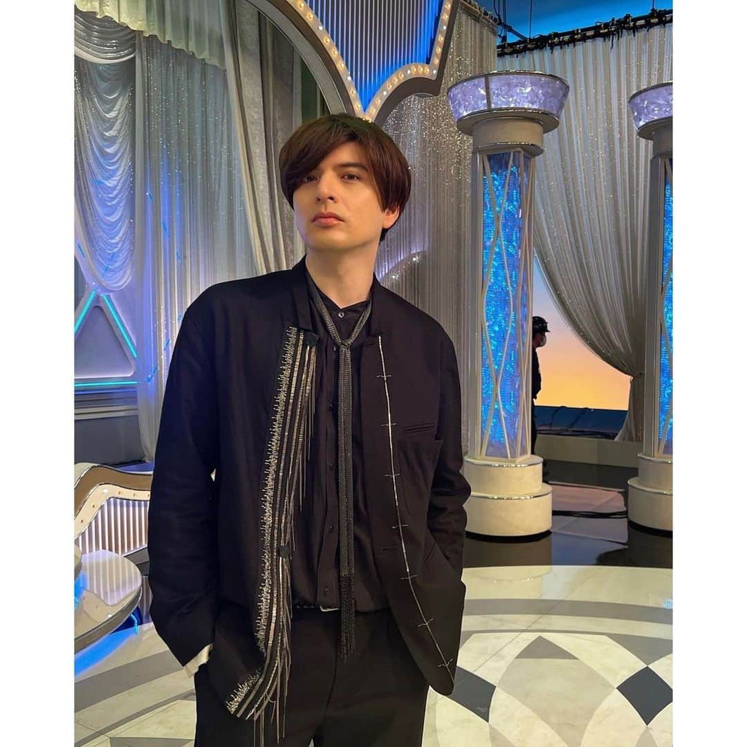 橘昌吾のインスタグラム：「城田優さん / NHK『はやウタ』 ⁡ hair & make @emi__hanamura  styling @shogo_tachibana  ⁡ #城田優 #はやウタ #ファントム #styling」