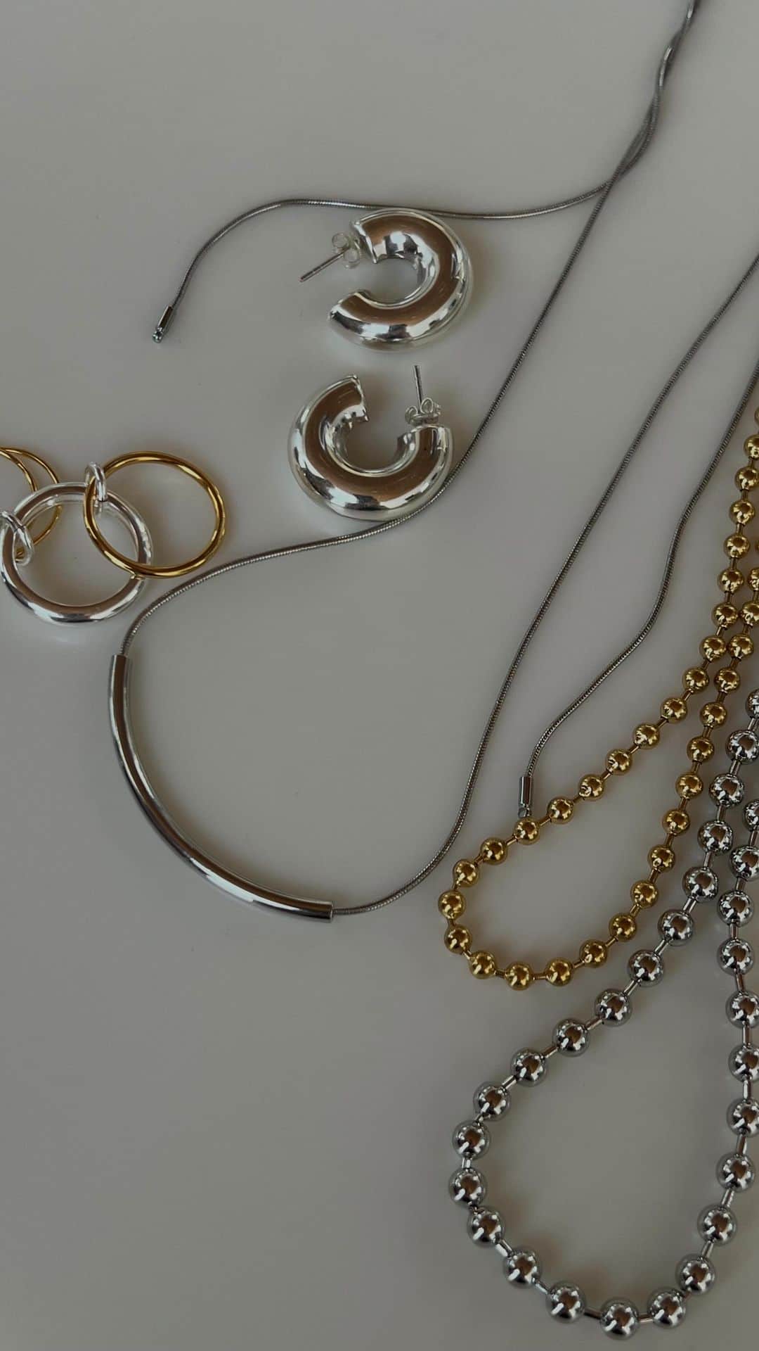 Icumi Oohamaのインスタグラム：「@tres__collection   POPUP STOREで人気だったアイテムの紹介・イニシャルネックレスの紹介。」