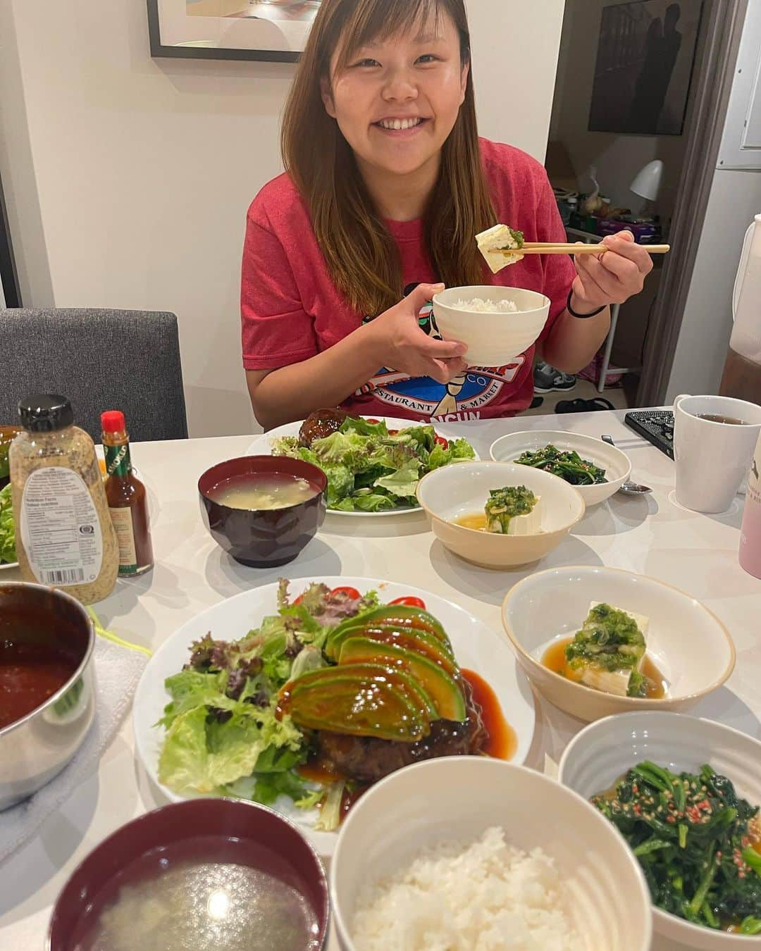 北斗晶さんのインスタグラム写真 - (北斗晶Instagram)「😊炊き立ての熱々ご飯を たっぷり食べて 今日も元気な凛ちゃん❤️  皆さんから、産まれたか❓と 沢山の連絡をいただいてますが…  まだ、出てきてません‼️ 😊焦らず、のんびり その日が来るのを待てばいいよ〜💕  凛ちゃんブログ https://ameblo.jp/mimarvel/  #凛ちゃん  #熱々ご飯  #妊婦さん  #出産予定  #初産  @rin27_official  @kenhighlight」8月7日 13時50分 - hokutoakira_official