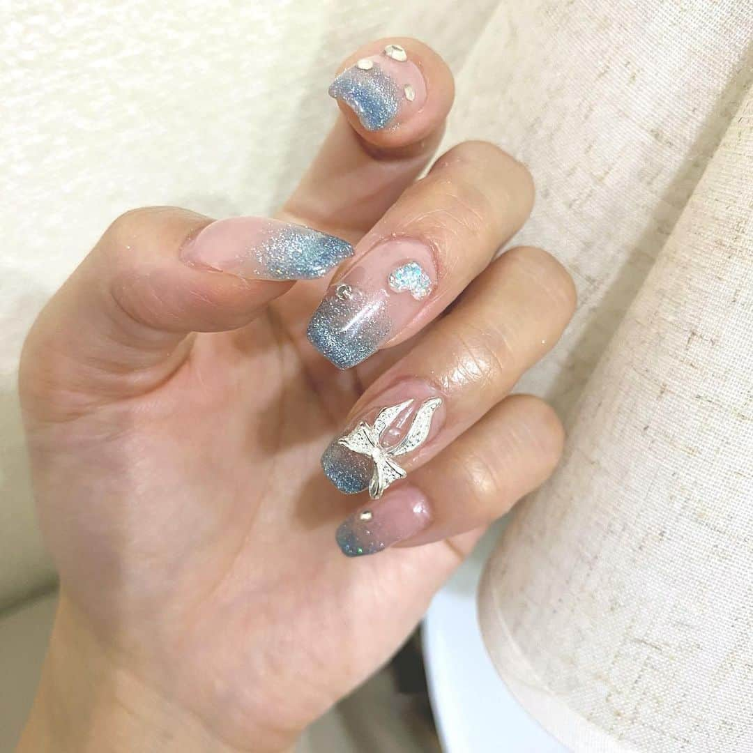 橘ひと美さんのインスタグラム写真 - (橘ひと美Instagram)「💅🩵🐬💧💎💍🦋‪  #セルフネイル  #ジェルネイル  #マグネットネイル  #百均  #グラデーションネイル  #nail  #selfnail」8月7日 13時43分 - h1t0mi_0210