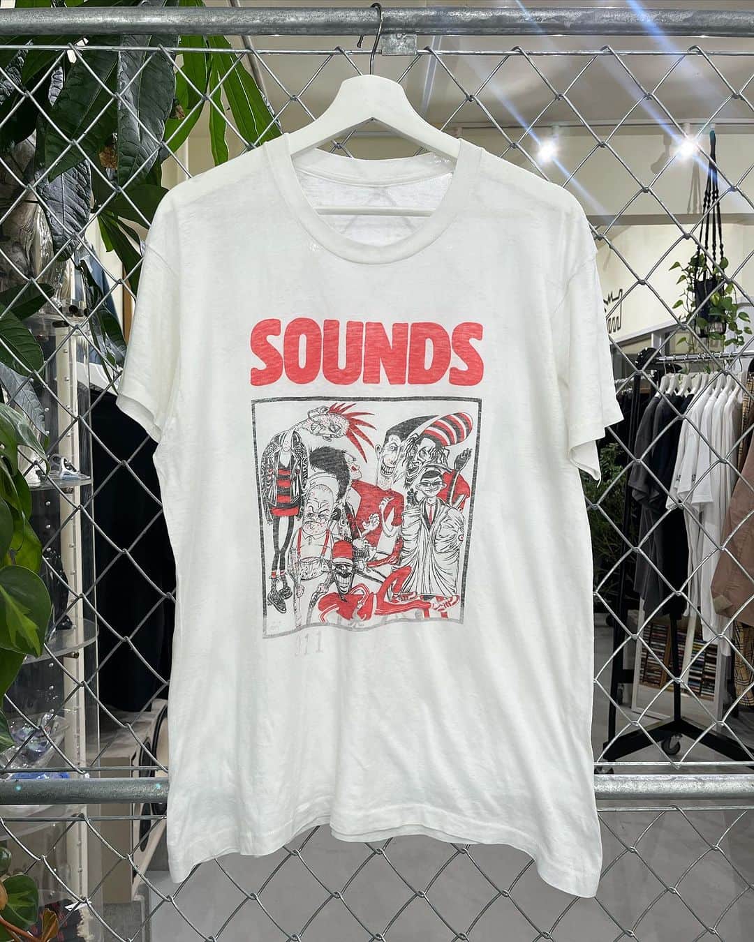 ジャムルのインスタグラム：「OPEN UNTIL 7:00PM . sounds magazine . お問い合わせはお電話で承ります #jammru#jammru_tee#vintagetshirt #vintagetee#soundsmagazine  #osaka  #fashion  #streetstyle  #streetfashion  #vtg  #vintage  #used  #usedclothing  #古着 #古着屋 #ファッション #70s #80s #90s」