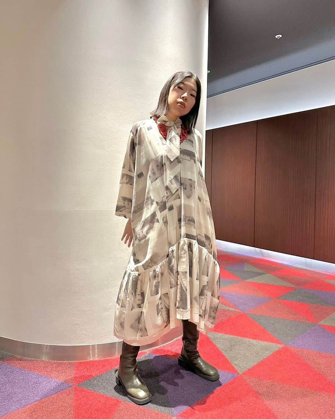 うらじぬの（劇団子供鉅人）のインスタグラム：「👗💛👗  Day2  舞台挨拶での素敵お衣装と 愛するチームうらじのみなさま〜〜！  ドレス @hpfrance_official  @dduehpf   ブーツ @alm._official   hair&make @mua_hrk  styling @emoriasuca   ありがとうございました🪡  #炎上する君 #少しずつ動いて同じエリアで撮る #ポーズぎこちない選手権千葉県代表3回戦完封勝利」