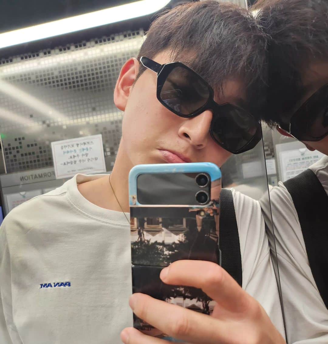 ジヌン さんのインスタグラム写真 - (ジヌン Instagram)「덥다 더워 녹아내린다 그냥🫠」8月7日 14時01分 - jinwoon52