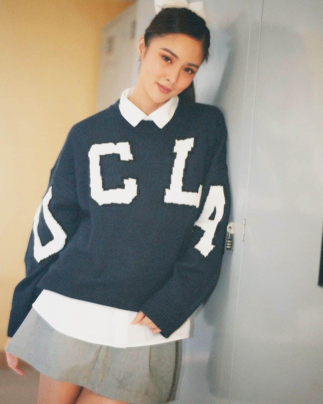 Kim Chiuのインスタグラム：「“𝐓𝐫𝐚𝐢𝐧 𝐲𝐨𝐮𝐫 𝐦𝐢𝐧𝐝 𝐭𝐨 𝐛𝐞 𝐬𝐭𝐫𝐨𝐧𝐠𝐞𝐫 𝐭𝐡𝐚𝐧 𝐲𝐨𝐮𝐫 𝐞𝐦𝐨𝐭𝐢𝐨𝐧𝐬 𝐨𝐫 𝐞𝐥𝐬𝐞 𝐲𝐨𝐮'𝐥𝐥 𝐥𝐨𝐬𝐞 𝐲𝐨𝐮𝐫𝐬𝐞𝐥𝐟 𝐞𝐯𝐞𝐫𝐲𝐭𝐢𝐦𝐞."🦋  Have a great week ahead everyone!😘 #ootd #ootdksyc #fitcheck all from @hm #HMPhilippines 🤍💙」