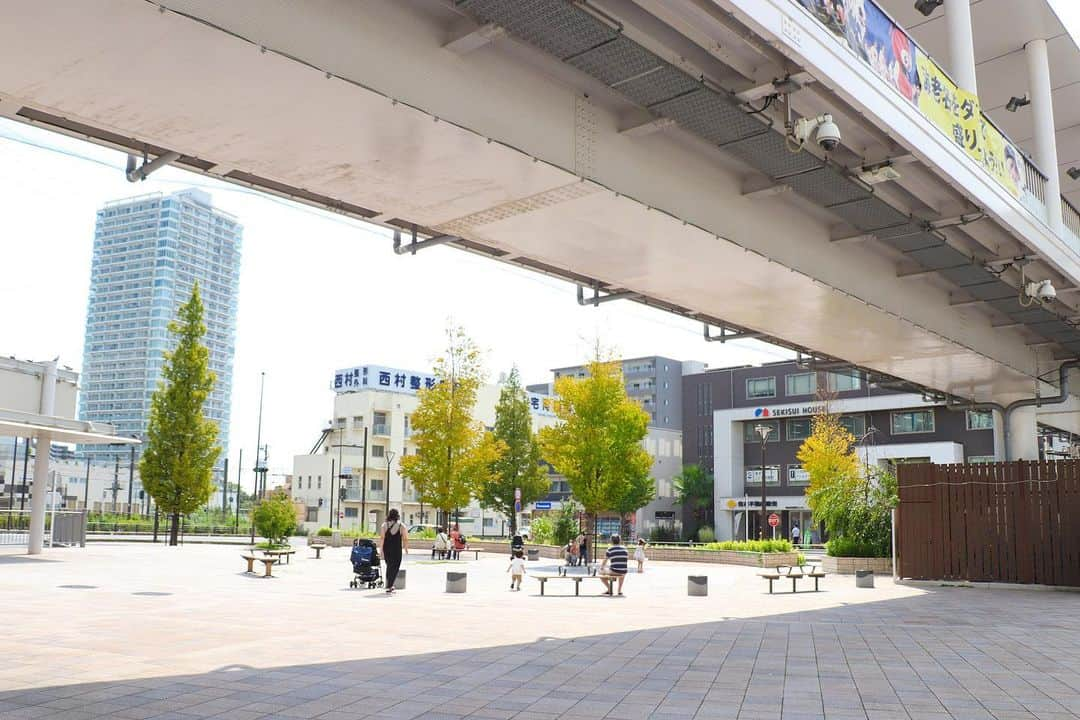 海老名市さんのインスタグラム写真 - (海老名市Instagram)「扇町の噴水⛲ 扇町にある海老名駅西口中心広場の噴水は子どもたちに大人気！ 夜はライトアップされ、昼間とは違う幻想的な光景で見る人を楽しませてくれます。 暑さ対策を万全に楽しんでください✨  ⛲７月～９月のタイムスケジュール⛲ 【時間】10時～20時 10時～16時までは10分間隔で噴水が稼働します。 ライトアップは17時～20時まで。  #好きです海老名 #住みたい住み続けたいまち海老名 #海老名 #神奈川 #ebina #写真募集 #写真 #募集 #扇町 #噴水 #水遊び #夏 #海老名駅 #西口 #ライトアップ」8月7日 14時13分 - ebina_official