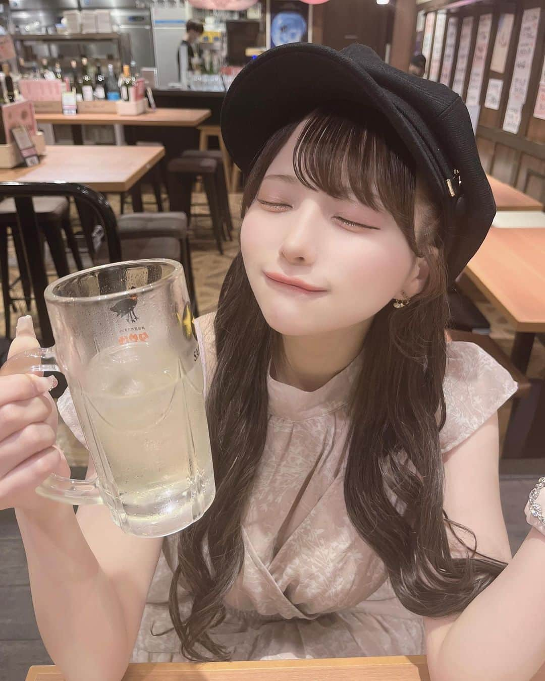 𝐘𝐔𝐑𝐈𝐀のインスタグラム：「. ハイボール無限回収女さん 一緒に飲みたい〜？」