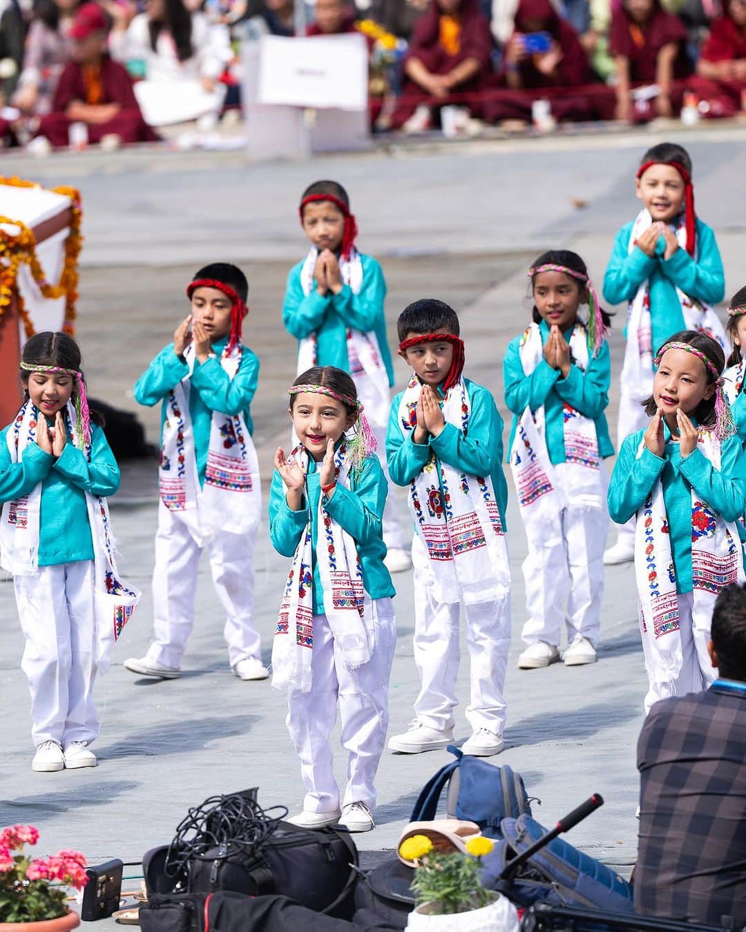 ダライ・ラマ14世さんのインスタグラム写真 - (ダライ・ラマ14世Instagram)「Golden Jubilee cum Lamdon Yarchos Chenmo at the Lamdon Model Senior Secondary School in Leh, Ladakh, India on August 7, 2023. Photos by Tenzin Choejor/OHHDL #dalailama #lamdonschool #leh #ladakh #goldenjubilee」8月7日 19時44分 - dalailama