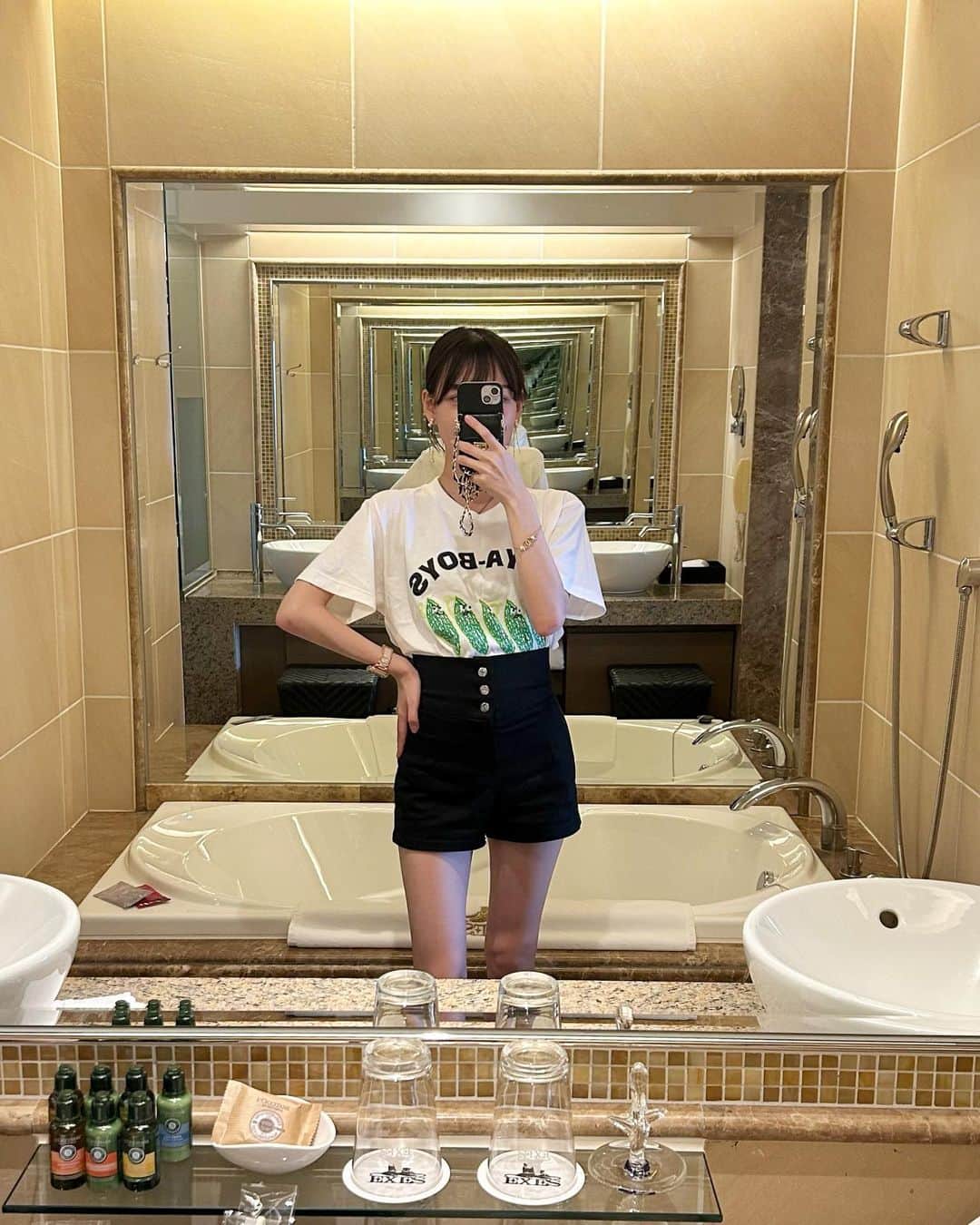 大石 沙南のインスタグラム：「急遽にしてはちょっぴり贅沢な ゴーヤボーイズ親睦旅行🌺🌴  うーたんなんでもいいよいいよーで、 何から何まで決めさせてくれてありがと💞  #エグゼス恩納村 #沖縄 #沖縄旅行」