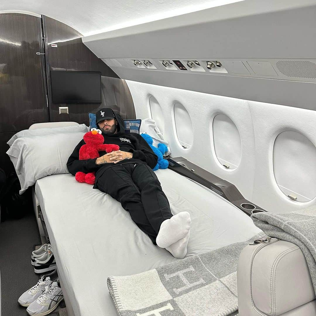 NICKY JAMのインスタグラム：「Zzzzzzz」