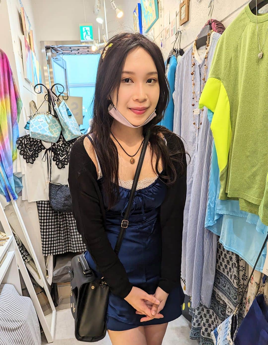 平井富子のインスタグラム：「Hong Kong beauty appearance!  香港からCindyさんがアンシャンテに、、  大学生で、日本には何度も。ステキ〜  スワロフスキーを使ったハンドメイドのカチューシャを気に入って頂きました。 そのまま着用。 お似合いです〜  また、お立ち寄り下さい〜」