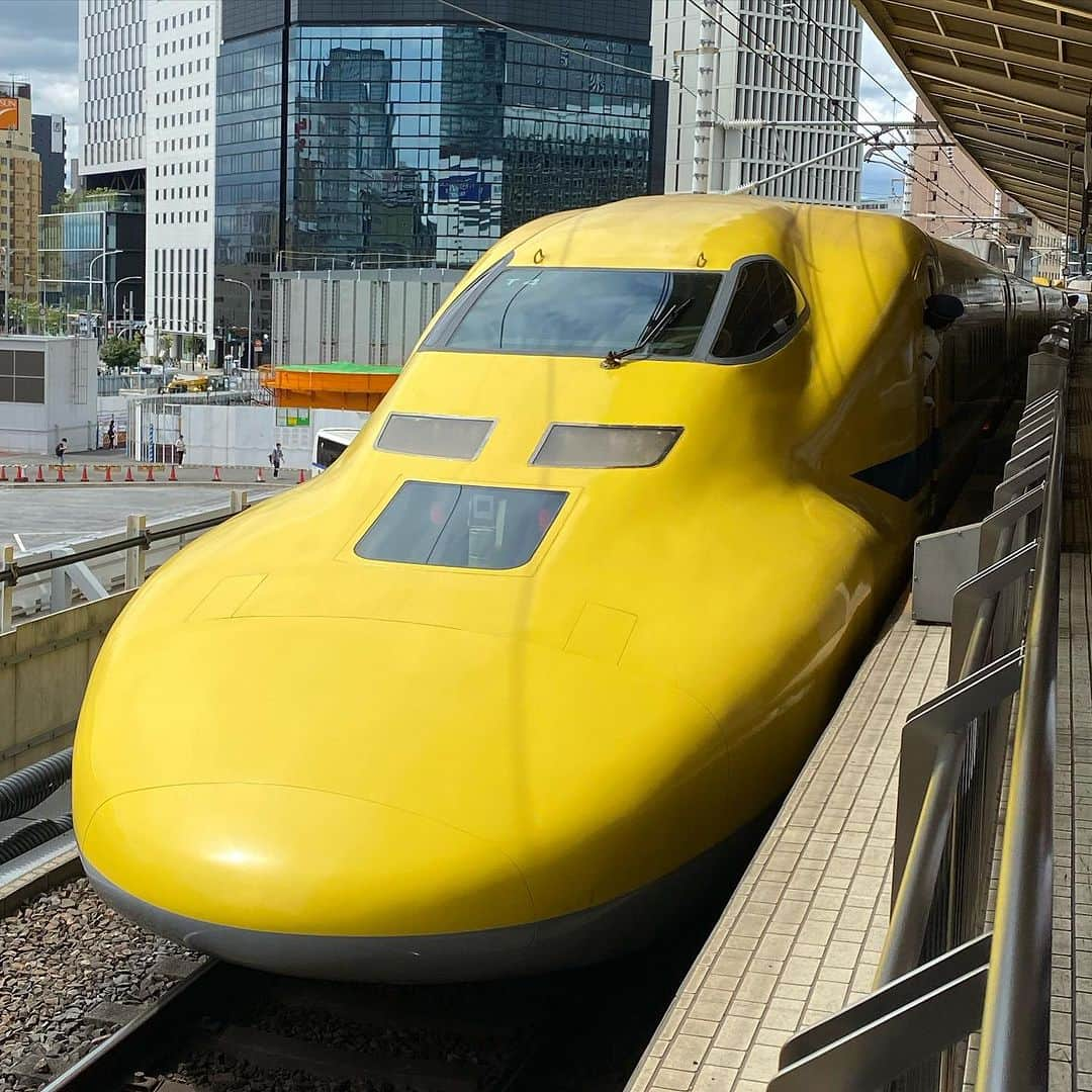 小田幸平のインスタグラム：「今日は休日移動🚅 明日から広島3連戦からのソフトバンク3連戦⚾️ 新幹線待ってたら見たら幸せになれると言われる「ドクターイエロー」 初めて見た〜👀 幸せな事ありますように。 では名古屋〜広島〜新岩国🚅 新岩国駅〜柳井🚌 3時間30移動行ってきま〜す。 #中日#ドラゴンズ#ドクターイエロー#幸せになりますように#名古屋駅#広島駅#新岩国駅#新幹線#バス#広島カープ#由宇球場#柳井#はげch」