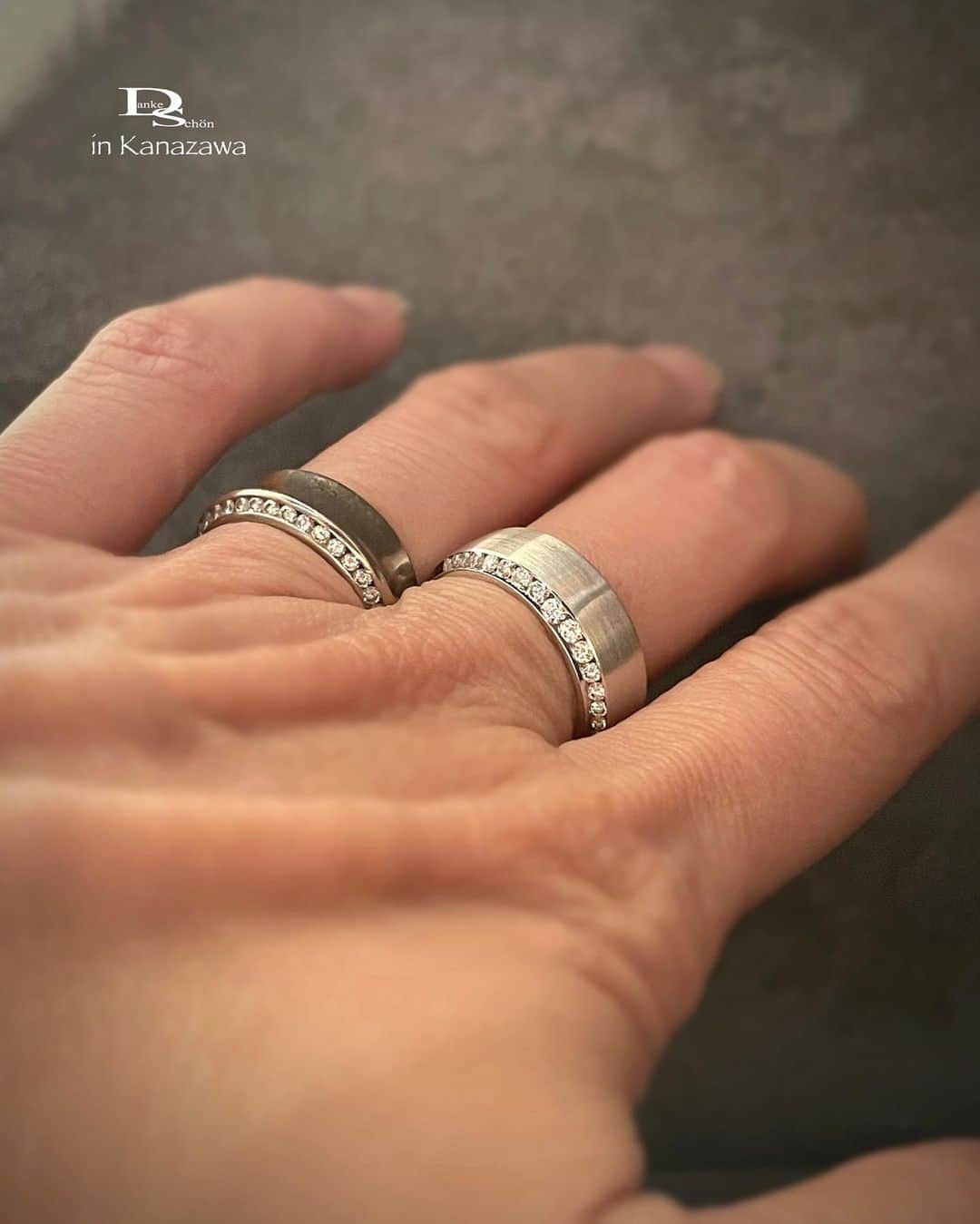 Danke schön ダンケ 金沢 結婚指輪 鍛造さんのインスタグラム写真 - (Danke schön ダンケ 金沢 結婚指輪 鍛造Instagram)「・ ・ ハイ🙌🏻 今日のバウアーさんは コレにします。 ・ ・ 身につけてしまうと 良く似てますが ・ ・ 全く違うモデル ・ ・ 何がどぅ？違うか 分かるかな？ ・ ・ ヒントは❶は 「つけ心地」も違うんですよ。 ・ ・ 唯一！同じとするならば Diaの見え方が…でも厳密に言うと やっぱ違うだろうな🤔 ・ ・ 一つだけお伝えするなら 『鍛流線』がある鍛造削り出しの理論を 思う存分🙌🏻デザインで表現した2種モデルです。 ・ ・ まぁ！じっくり見ながら 考えてみてください。 ・ ・ ・ ・ ・  【工業系 鍛造削り出し】 🇩🇪クリスチャンバウアー 専門店🇩🇪  ワンランク上をいくノウハウの クリスチャンバウアーの選び方なら 『Danke schön 』  ——Danke————————————— ▪︎Instagramプロフィール 🔜 @danke2005 ———————————schön————  #クリスチャンバウアー金沢 #金沢結婚指輪 #結婚指輪 #婚約指輪 #鍛造指輪 #結婚記念日 #結婚10周年 #鍛造リング #ポルシェ #メルセデスベンツ #岐阜 #ポリッシュ #結婚指輪金沢  #結婚20周年 #富山結婚指輪 #指輪選び #指輪重ね付け #結婚15周年 #ブライダルリング #ベビーリング #地金屋鍛造 #マリッジリング #マリッジリング探し #鏡面 #クリスチャンバウアーdanke #クリスチャンバウアーダンケ #エタニティリング #切削加工  ------------------------------------------ 鍛造削り出し 🇩🇪クリスチャンバウアー 専門店 『  Danke schön 』  • 営業時間 am11:00〜pm9:00 • 定休日 : 木曜日 • 駐車場 : 店舗前OK • ご予約 : 優先  ——Danke————————————— ▪︎トップページ 🔜 @danke2005 ———————————schön————」8月7日 14時58分 - danke2005