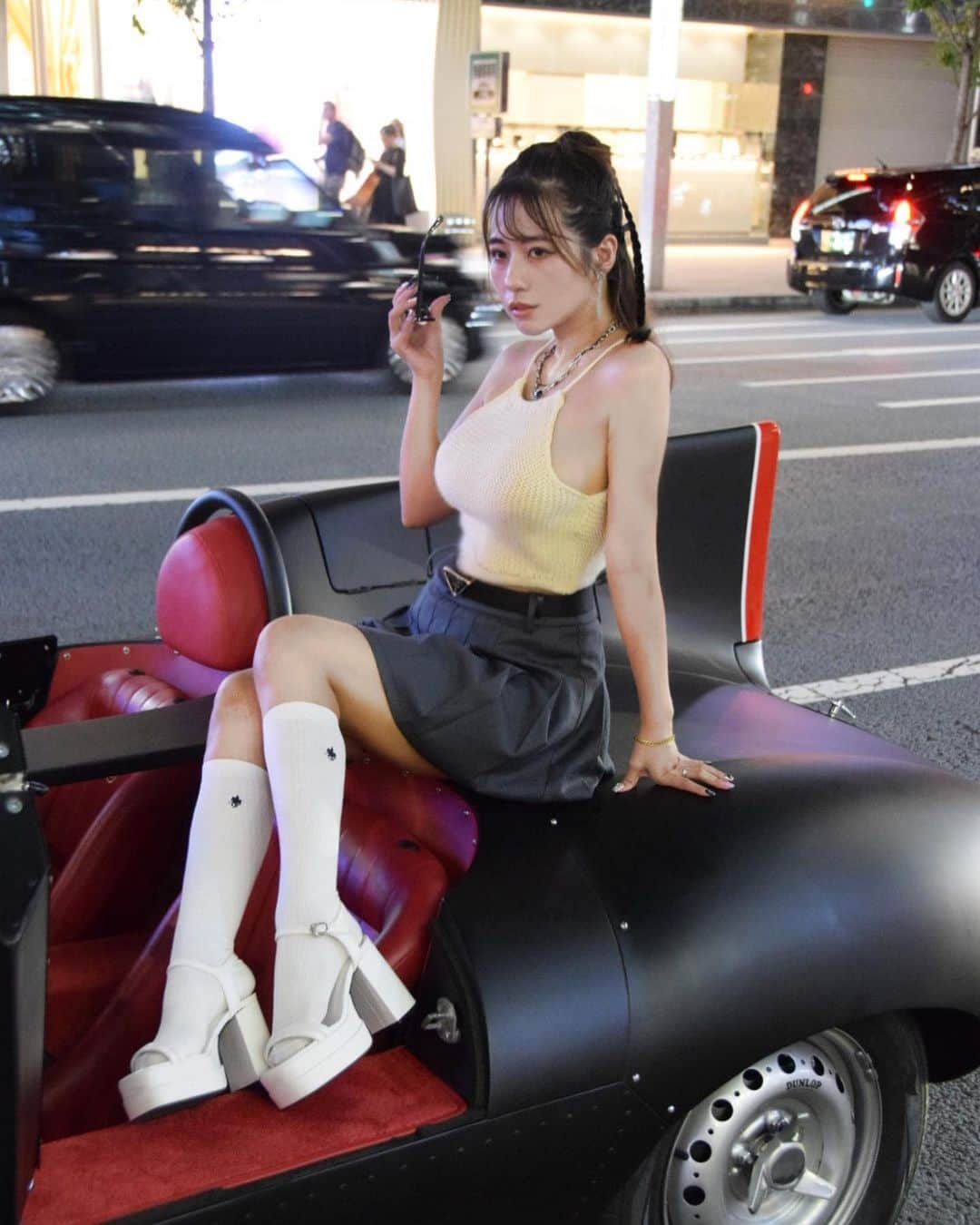 ヴァネッサ・パンのインスタグラム：「My new car @not_jaguar_d  original designed by @keita_jige - We also running car rent business together. My best car concierge😌🔥  新しい車を納車しました！ オリジナルデザインby一緒にカーシェア事業をやってる地下君 世界で100台限定でとにかくかっこ良くて一目惚れの車🔥  #新車納車 #特注車 #世界限定100台 #カスタマイズスーパーカー #クラシックカー　#classiccars」
