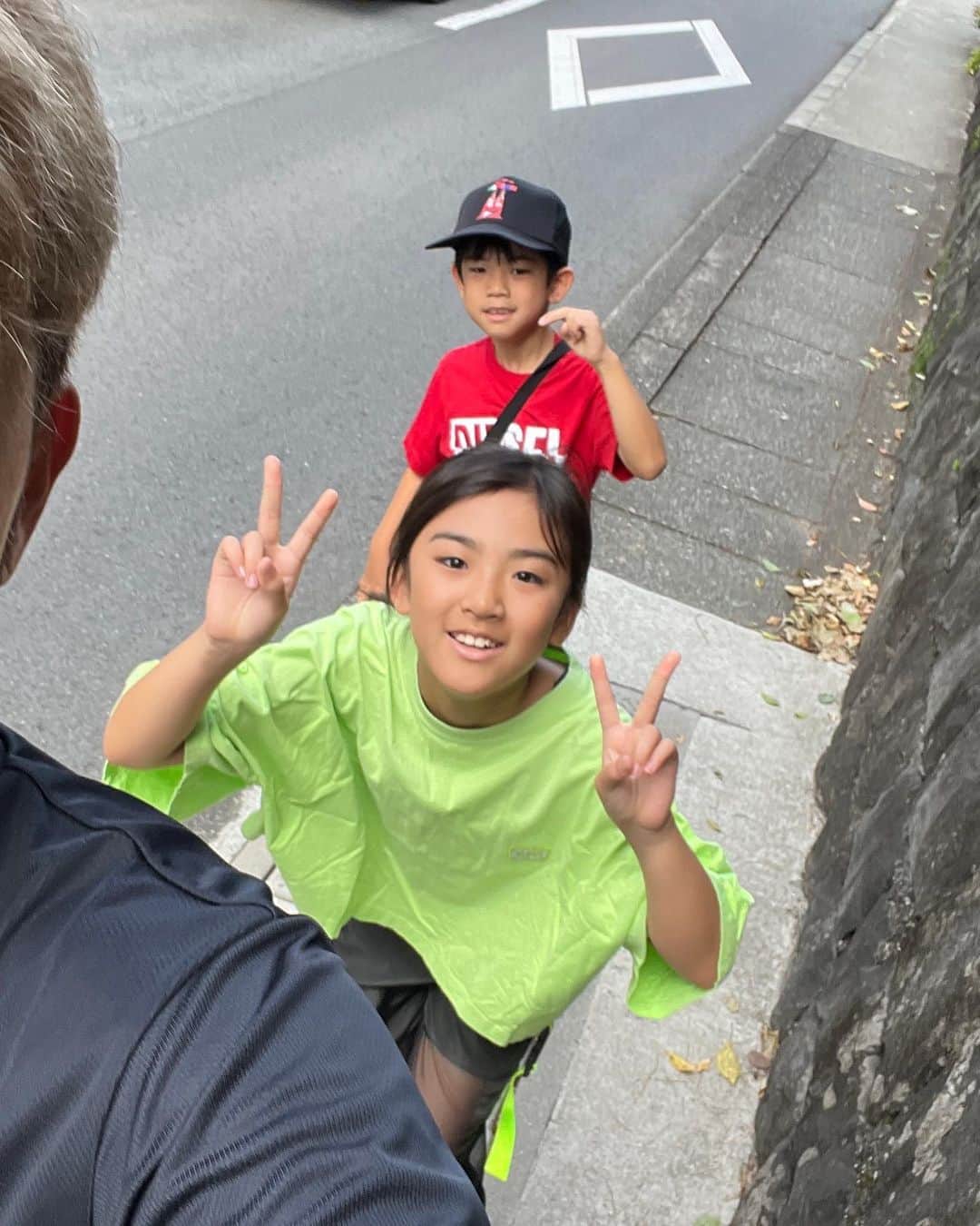 kougeishaのインスタグラム：「夏休み中の朝の散歩🚶」