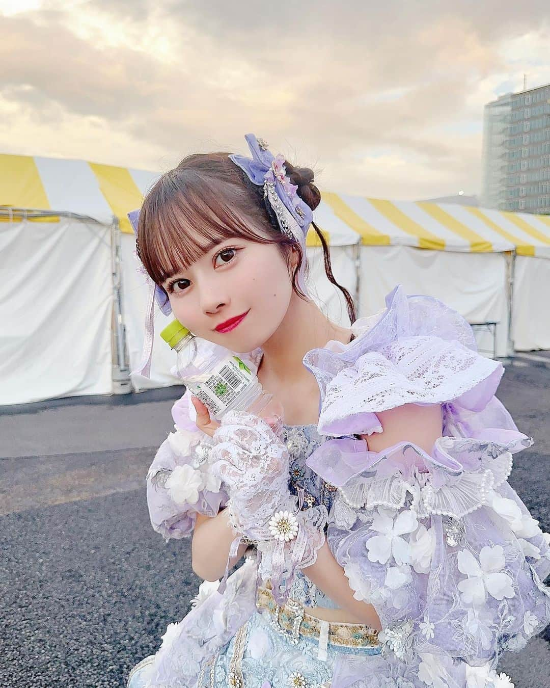 近藤沙瑛子のインスタグラム：「#TIF2023 今年もありがとうございました！  最終日HOT STAGEにて  2024.3.14  #ババババンビ 日本武道館での単独公演を発表させていただきました  思い出がいっぱい詰まった大切な場所で、沢山の方に発表を聞いていただけて、本当に嬉しかったです 発表したとき、今まで生きてきた中で一番幸せな瞬間だったなあ…(っ ̫ ; ˘)  まだ自分が立っている姿が全然想像つかないくらい、大きな舞台への挑戦になりますが、アイドルになってからずっとずっと追いかけてきた大切な夢なので、今よりもっともっと実力をつけて、武道館似合うねって言ってもらえるように、自分たちが持ってる全部を届けられるように、精一杯頑張ります🫧   どれだけ時間をかけても、必死に頑張っていても、誰でも立てるわけではない場所です アイドルになって、#ババババンビ に加入して、出逢いも別れも、嬉しいも悔しいもいっぱいいっぱい経験して、ここまで続けてこれたのは、本当に奇跡みたいなことです  いつも沢山の愛で支えくれるファンの皆さんと、大好きなメンバーと、この日は、アイドル人生で一番最高の日にしたいです  まだ少しだけ先ですが…きっとすぐくるんだろうなって思う✨️ よろしくお願いします¨̮！  武道館も、その先も 全部叶えるから、ついてきてね」