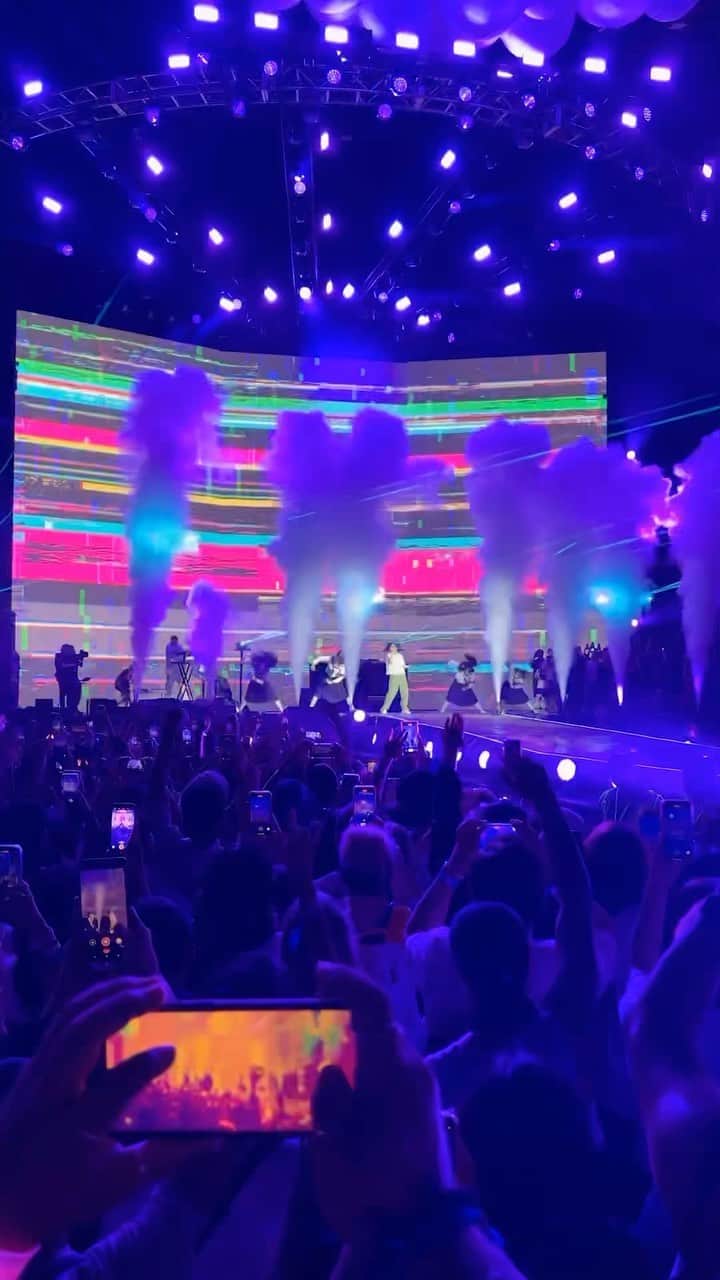 新しい学校のリーダーズのインスタグラム：「YOASOBI × 新しい学校のリーダーズ IDOL @hitcfestival 🔥🔥in LA 🇺🇸  #hitc#rosebowl#yoasobi#新しい学校のリーダーズ#atarashiigakko」