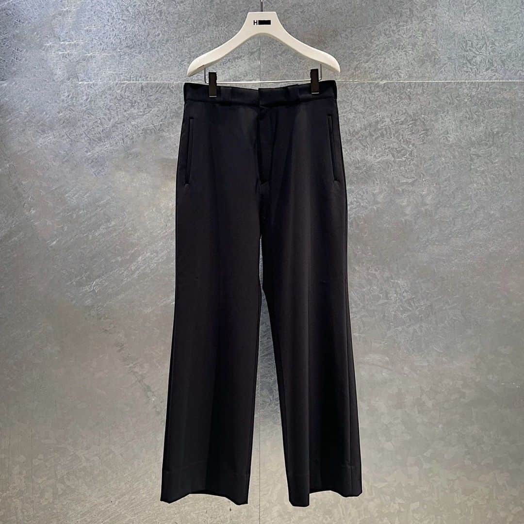 H BEAUTY&YOUTHさんのインスタグラム写真 - (H BEAUTY&YOUTHInstagram)「＜H BEAUTY&YOUTH＞ DOBLE CLOTH EMOTION FLARE PANTS ¥26,400 Color: BLACK Size: S/M/L  #H_beautyandyouth #エイチビューティアンドユース @h_beautyandyouth  #BEAUTYANDYOUTH #ビューティアンドユース #Unitedarrows #ユナイテッドアローズ」8月7日 16時05分 - h_beautyandyouth