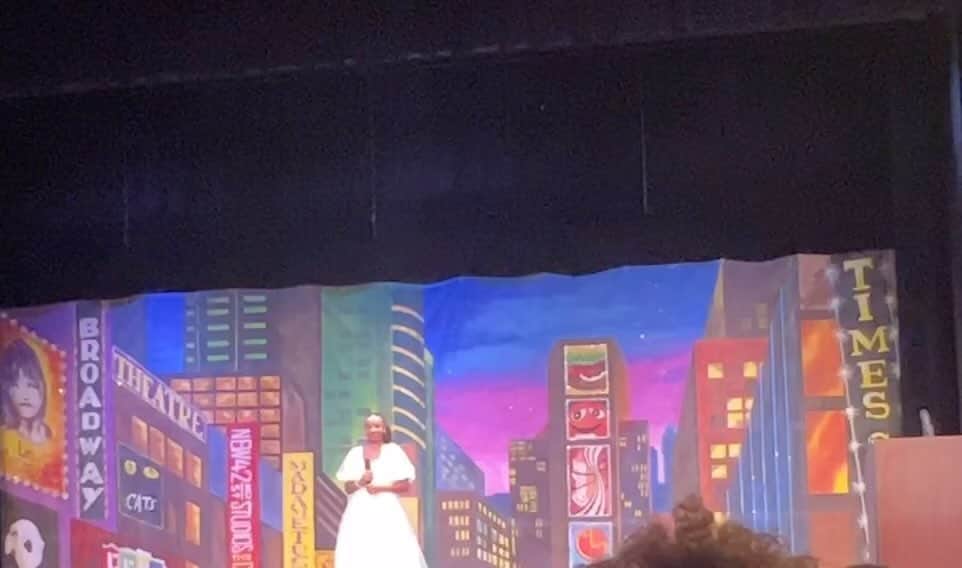 エリカ・キャンベルのインスタグラム：「She’s an alto like her mommy❤️❤️ 🥹🥹🥹 this was the first time she ever sang a solo  #zaya #zayacampbell @littlemissafricanamerican #zayacampbell #climbeverymountain」