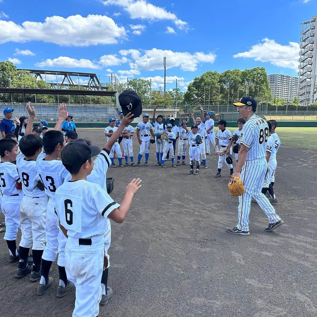 矢野燿大さんのインスタグラム写真 - (矢野燿大Instagram)「・ 2023.8.5 尼崎北ロータリークラブ様の 60周年記念事業で野球教室へ⚾️  めちゃくちゃ暑かったですが、 楽しい時間になりました😊  皆様ありがとうございました✨  by ヤノマネ  #尼崎北ロータリークラブ  #60周年記念事業 #少年少女野球教室 #ベイコム野球場 #矢野燿大 #井上一樹 #的場寛一 #小西美加 #プロ野球 #女子プロ野球」8月7日 16時27分 - yano_akihiro3988