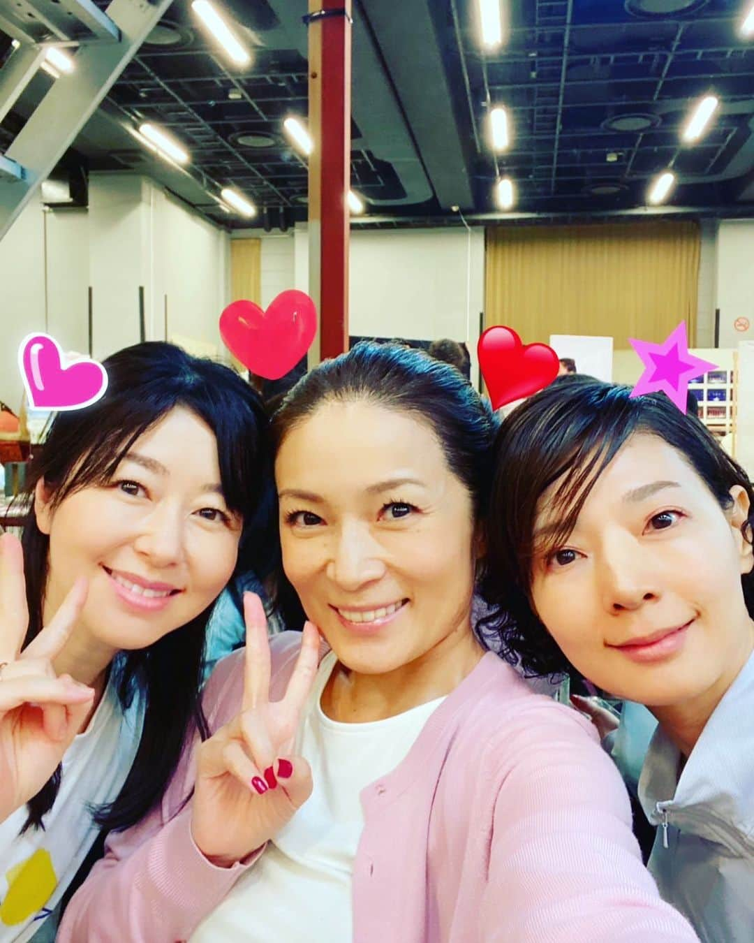 堀内敬子さんのインスタグラム写真 - (堀内敬子Instagram)「アナスタシア🩷  リリー役の3人です！  楽しいお二人と一緒で最高です〜！  助け合いながら、最後までお届けできますように☺️  お稽古場の様子も、少しずつUPしますねー🤩  #アナスタシア #お稽古 #なんと1幕通しちゃってます #みんなすごいよー  #朝海ひかる  #マルシア」8月7日 16時25分 - horiuchi_keiko