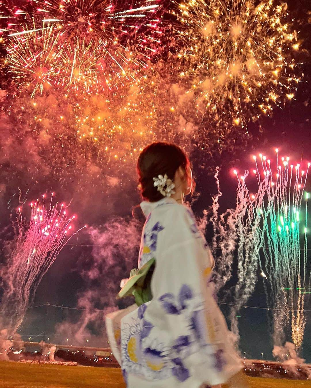 雪平莉左のインスタグラム：「🎆」