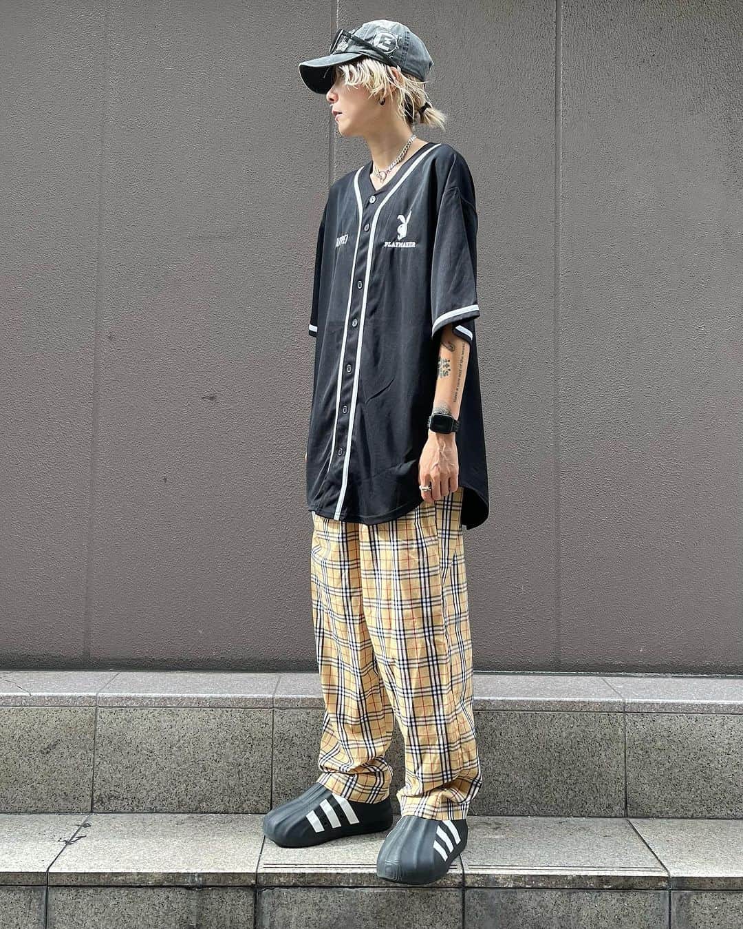 ジャムルのインスタグラム：「HYPE! PLAYBOYベースボールシャツ ¥6200+tax(6820) . バーバリーチェック パジャマパンツ ¥5400+tax(5940) . WEB SHOPに入荷しております。 是非ご覧ください。 jammru.com  #お問い合わせはお電話で承ります #jammru #osaka  #fashion  #streetstyle  #streetfashion  #vtg  #vintage  #used  #usedclothing  #古着 #古着屋 #ファッション #70s #80s #90s」