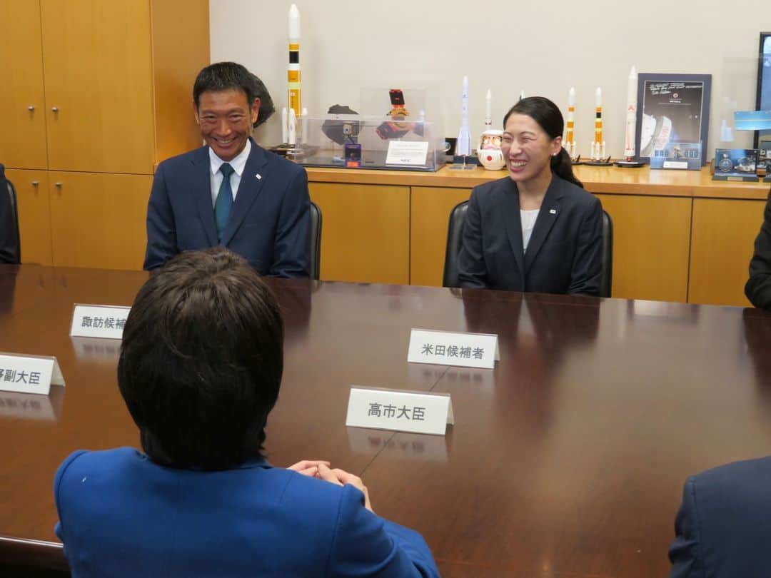 高市早苗のインスタグラム：「8月7日 諏訪理宇宙飛行士候補者・米田あゆ宇宙飛行士候補者より表敬訪問を受ける」